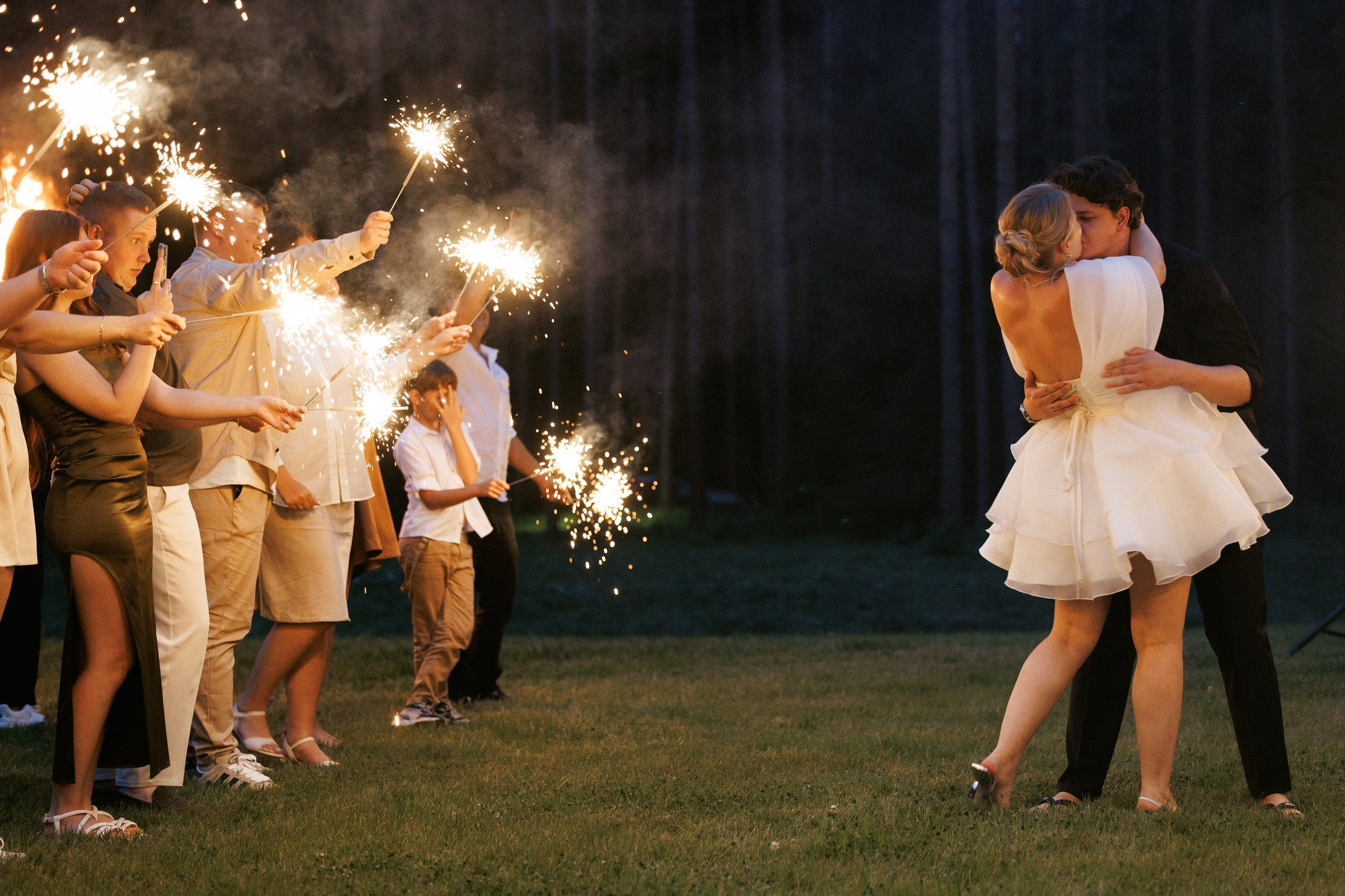 Свадьба под шёпот деревьев. Свадебный и семейный фотограф в Твери, Москве, Санкт-Петербурге