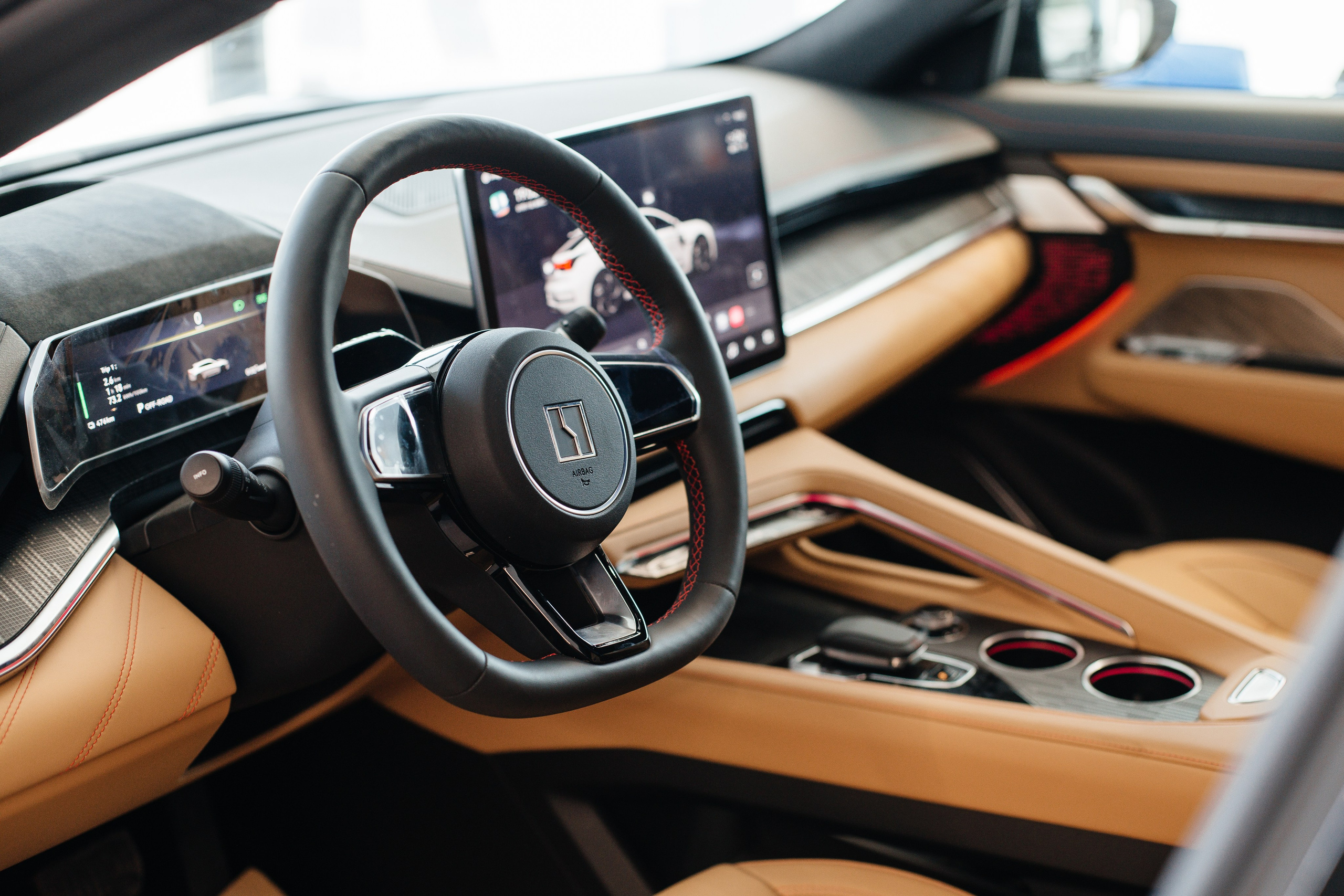 фотографии автосалона Zeekr