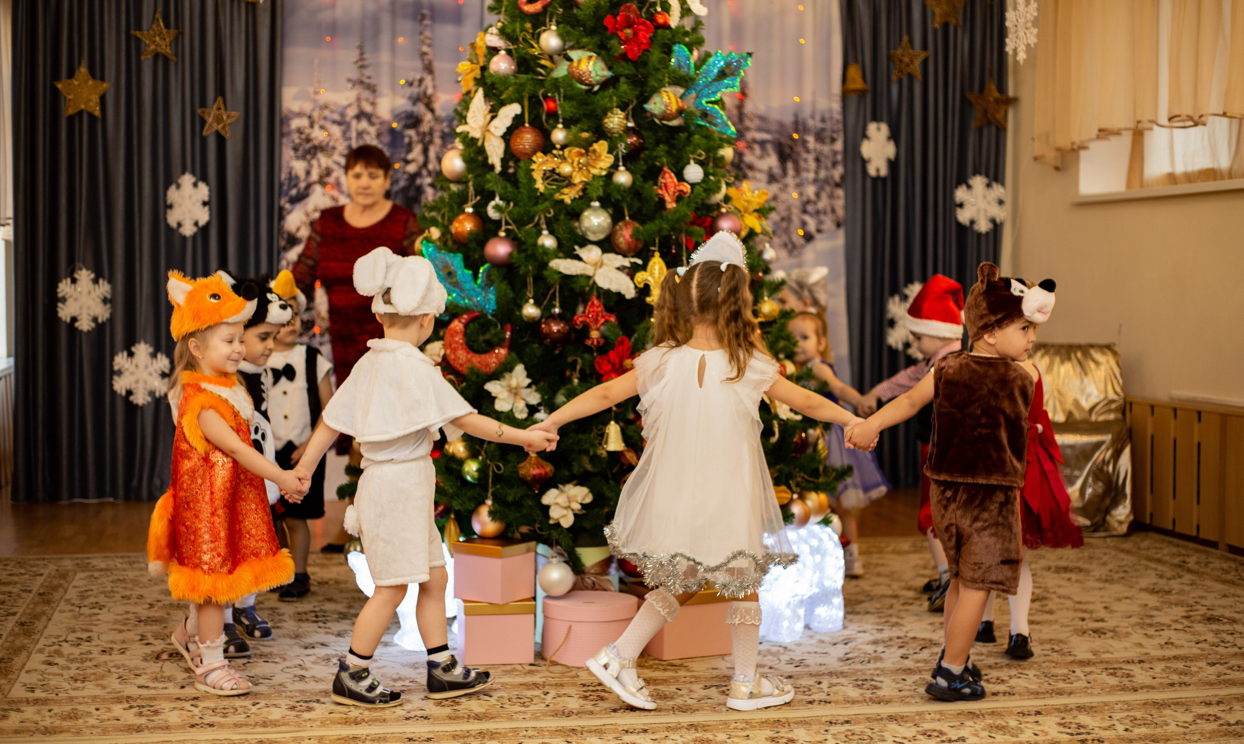 Утренник в детском саду. Https://malovafoto.ru