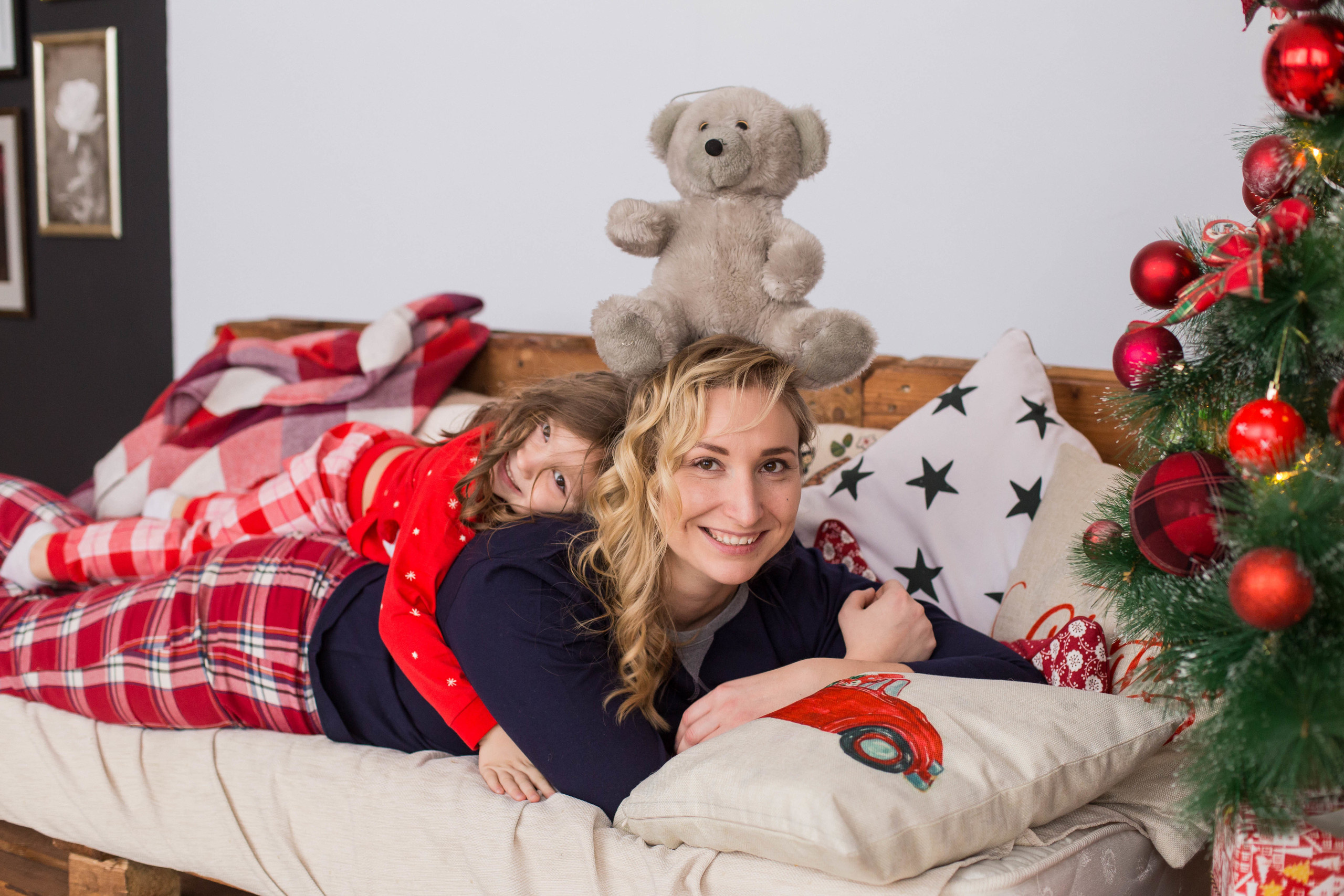 New Year Pigs. Fotograf u Crnoj Gori-porodično fotografisanje sa djecom, lovestory, nekretnine