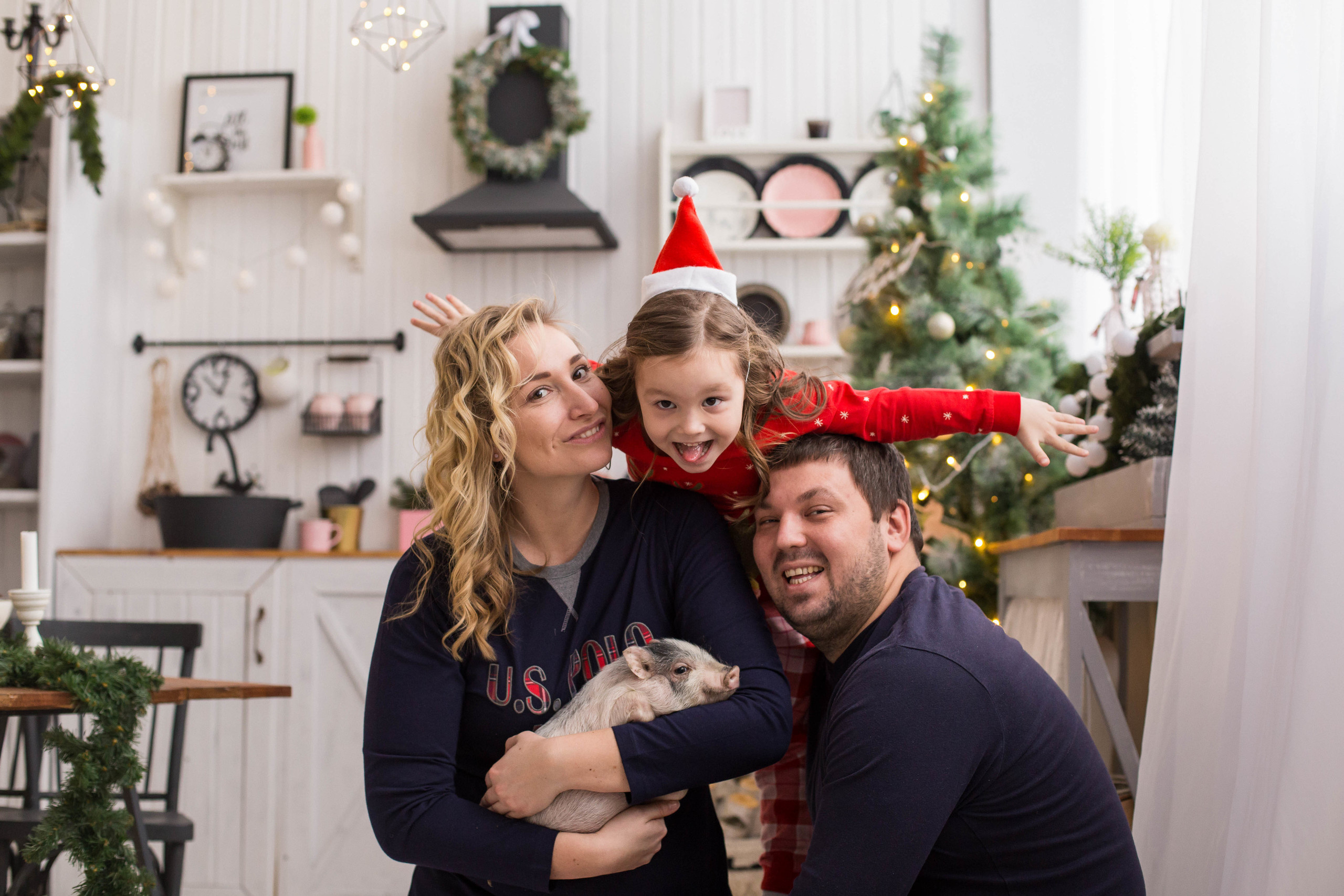 New Year Pigs. Fotograf u Crnoj Gori-porodično fotografisanje sa djecom, lovestory, nekretnine