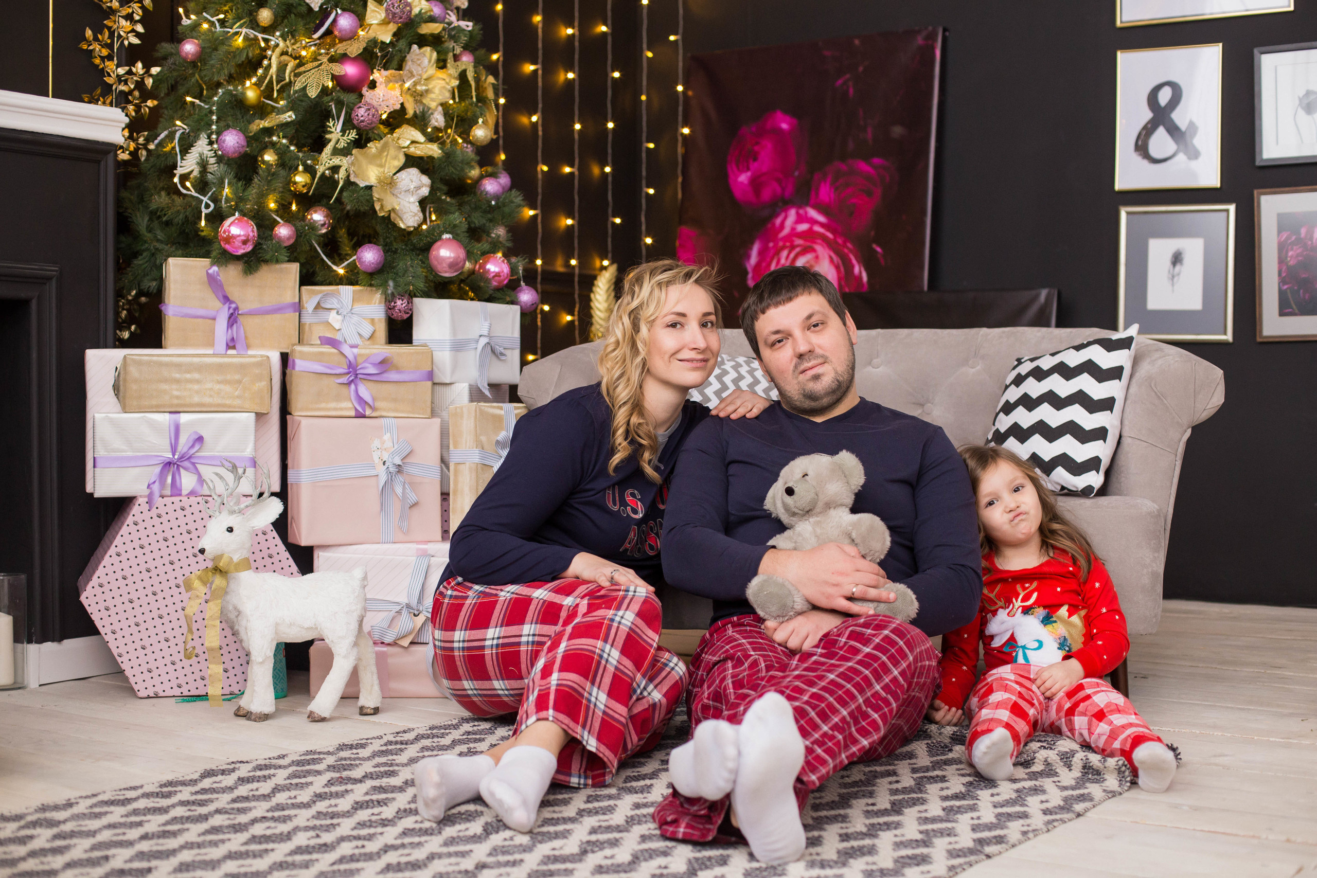 New Year Pigs. Fotograf u Crnoj Gori-porodično fotografisanje sa djecom, lovestory, nekretnine