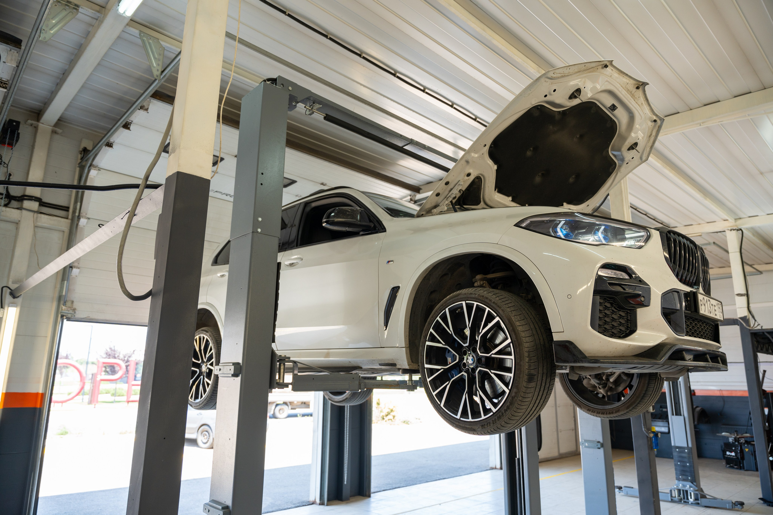 Интерьерная фотосъемка автосервиса Fit Service в Краснодаре — сеть СТО Профессиональная фотосъемка интерьера техцентра в Краснодаре. Шедевры для Вас! Фотограф и Видеограф в Краснодаре Пахиев Руслан