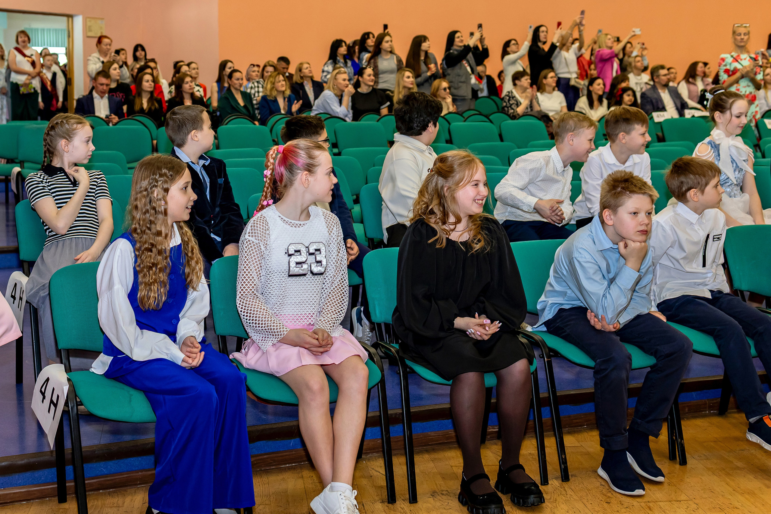 Выпускной праздник в начальной школе. Фотограф и видеограф Москва. Свадебный фотограф, видеограф. Выпускные альбомы. Оживающие альбомы