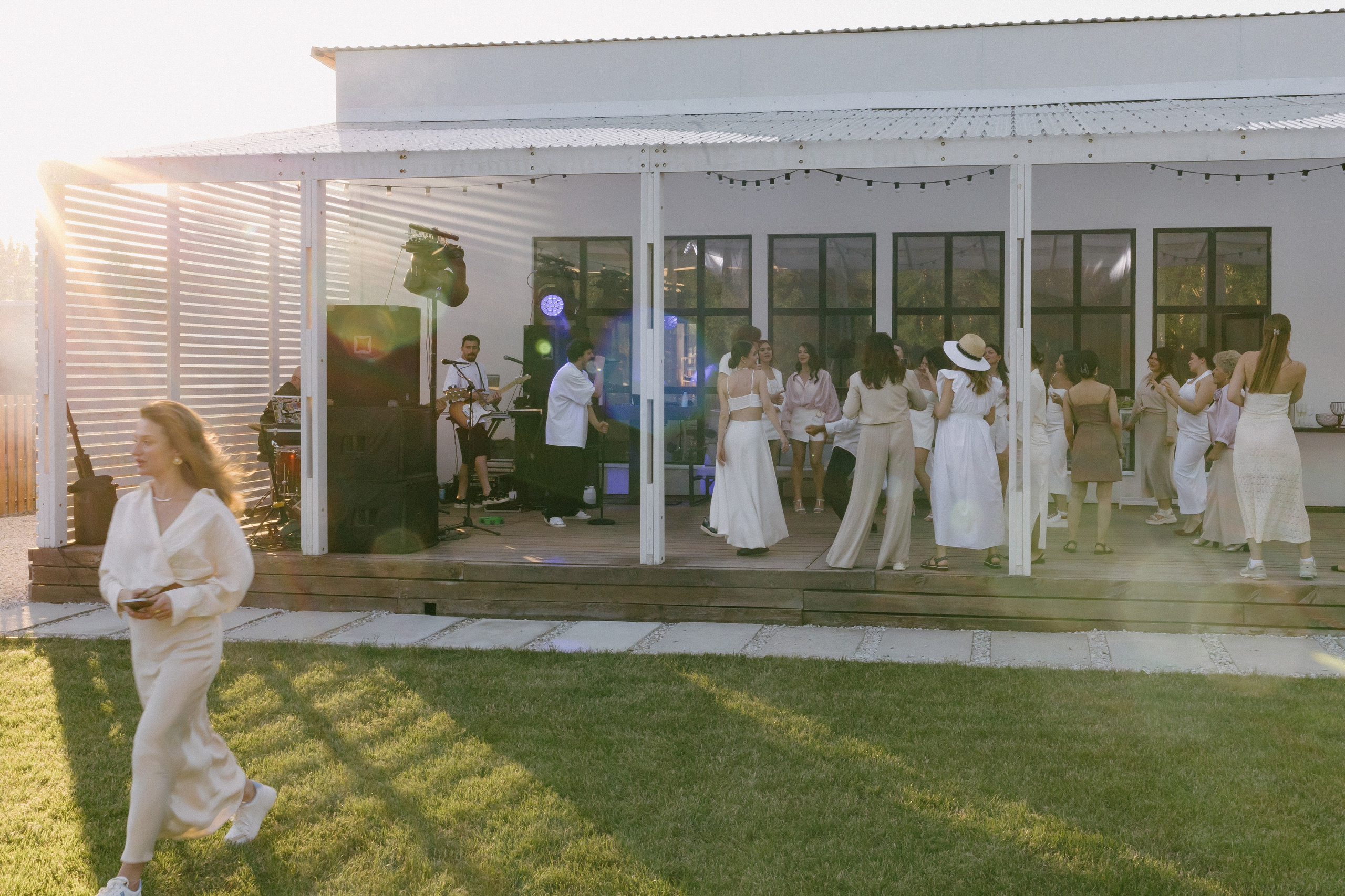 Плюс тридцать градусов на лужайке. Фотограф Андрей Куськало