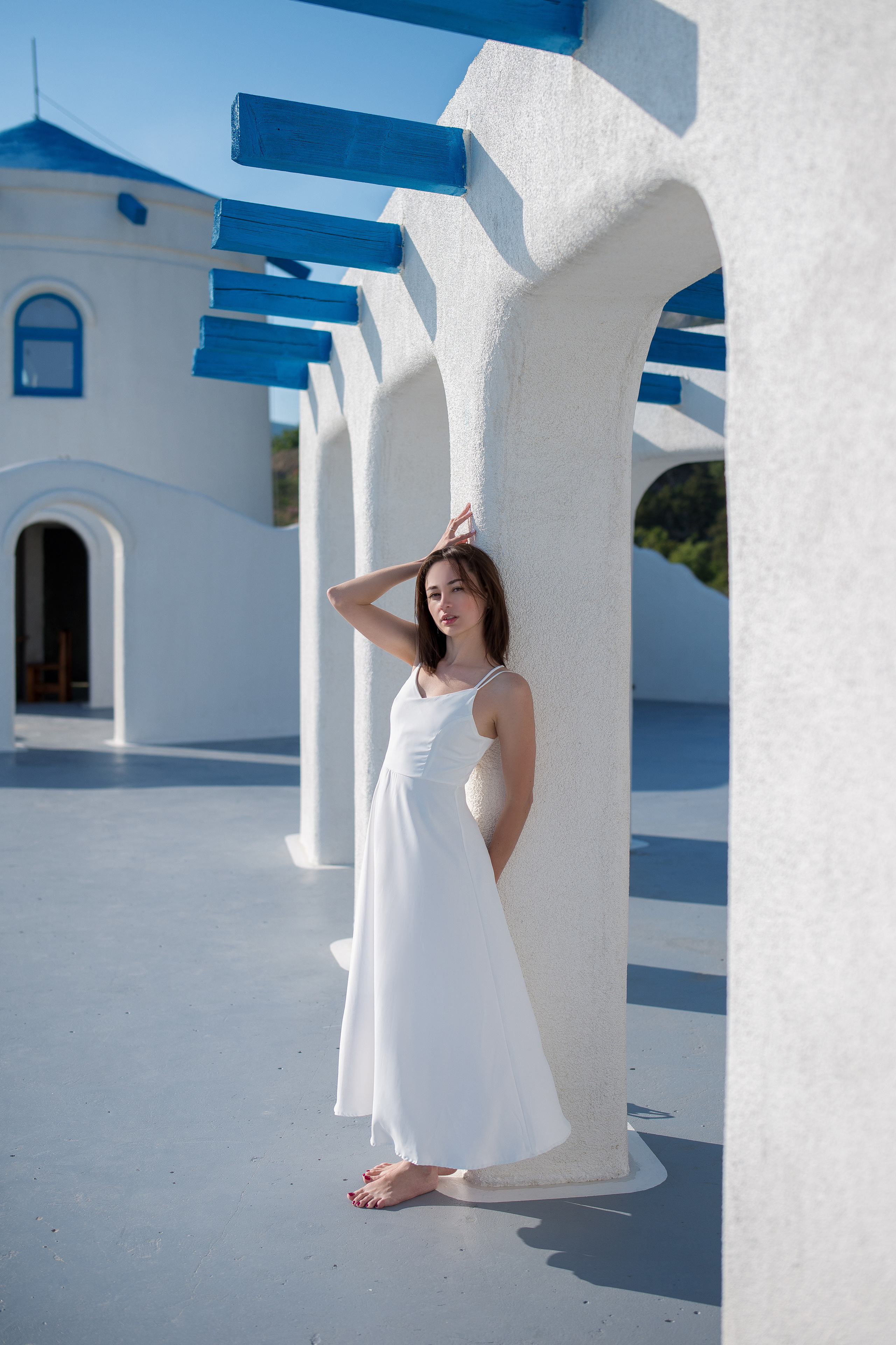 Свадебная фотосессия на локации в стиле Санторини в Крыму