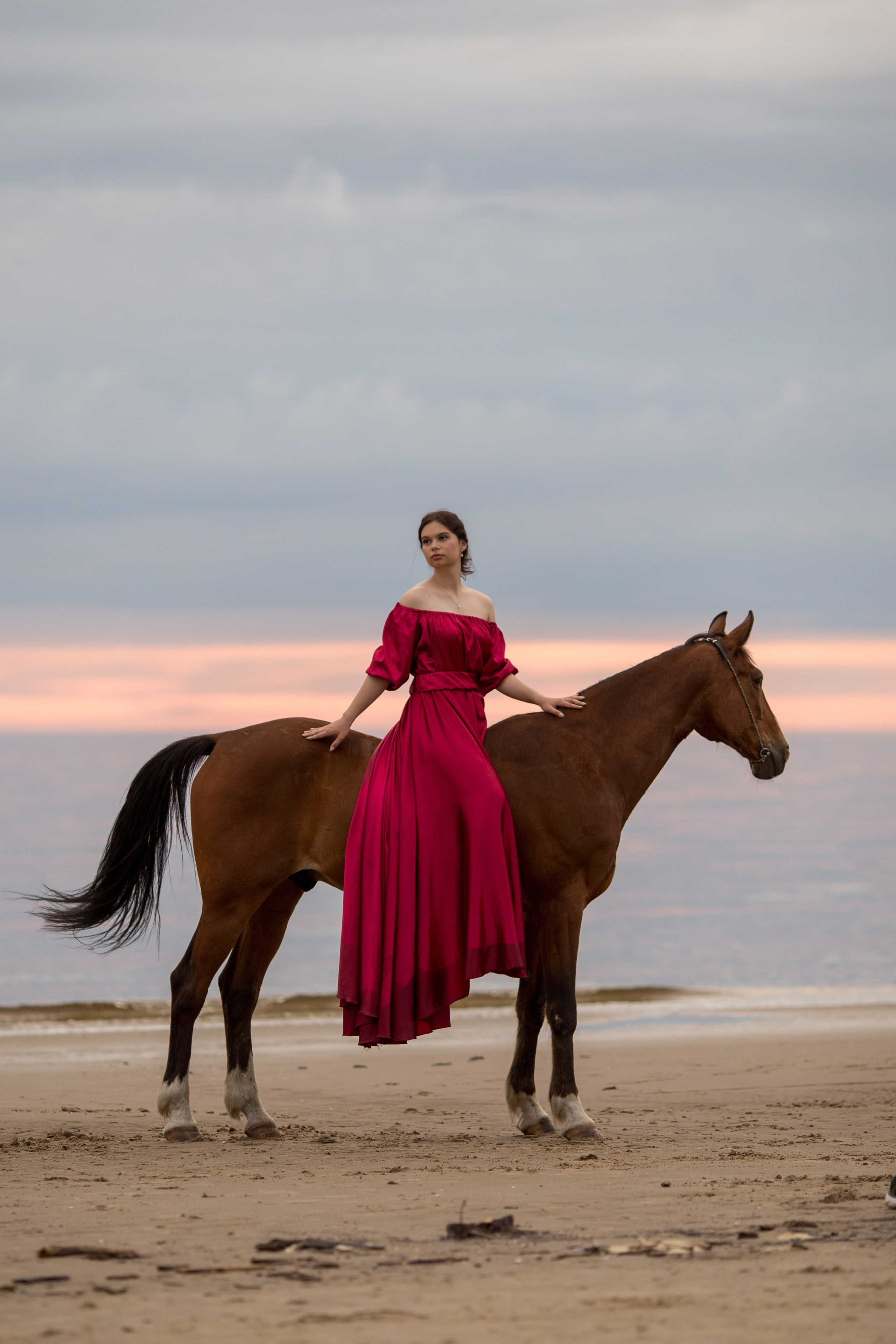 Фотосессия с лошадью на закате у моря