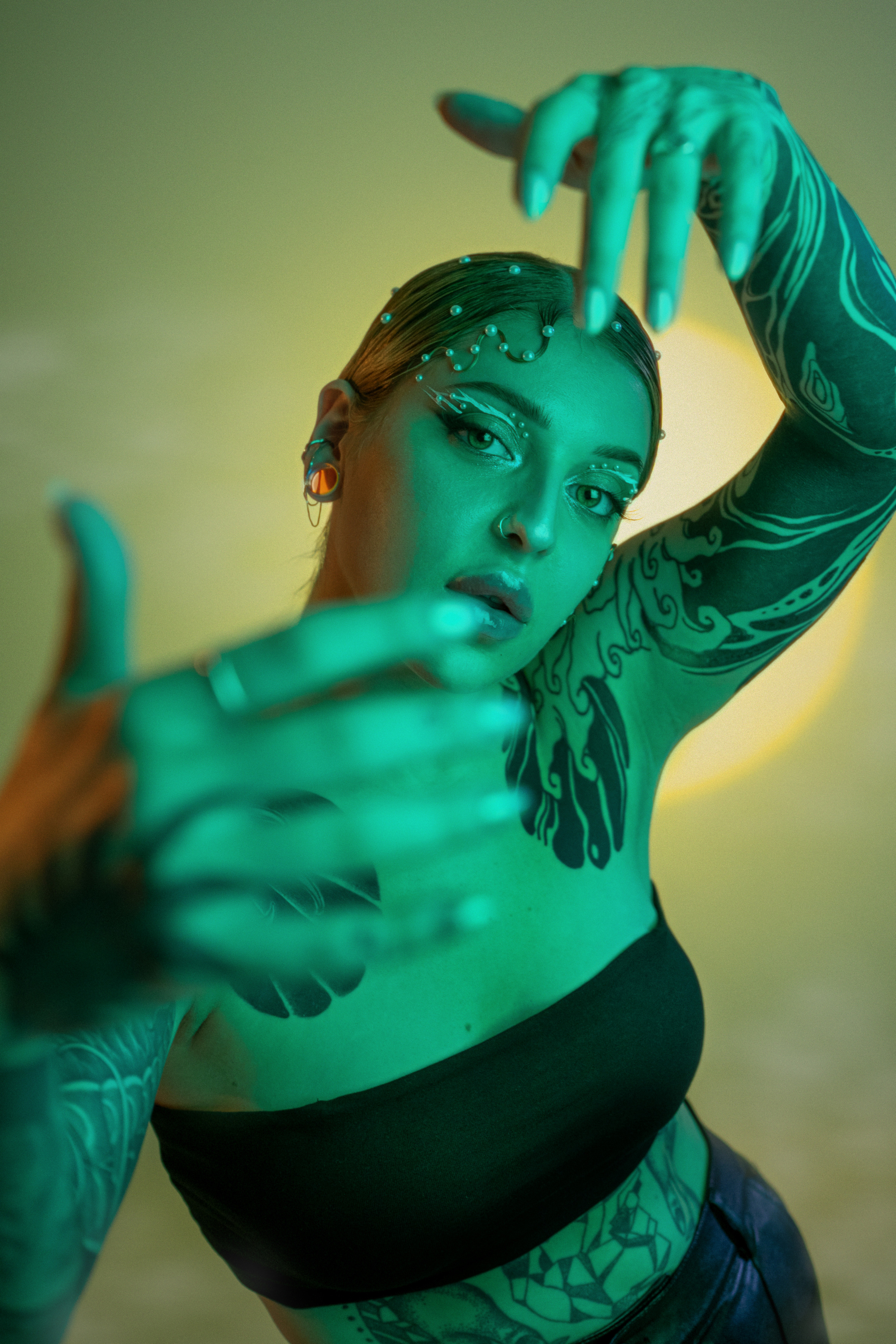 Юля. Неон. Фотограф в Самаре Туваев от художественных портретов до маркетплейсов