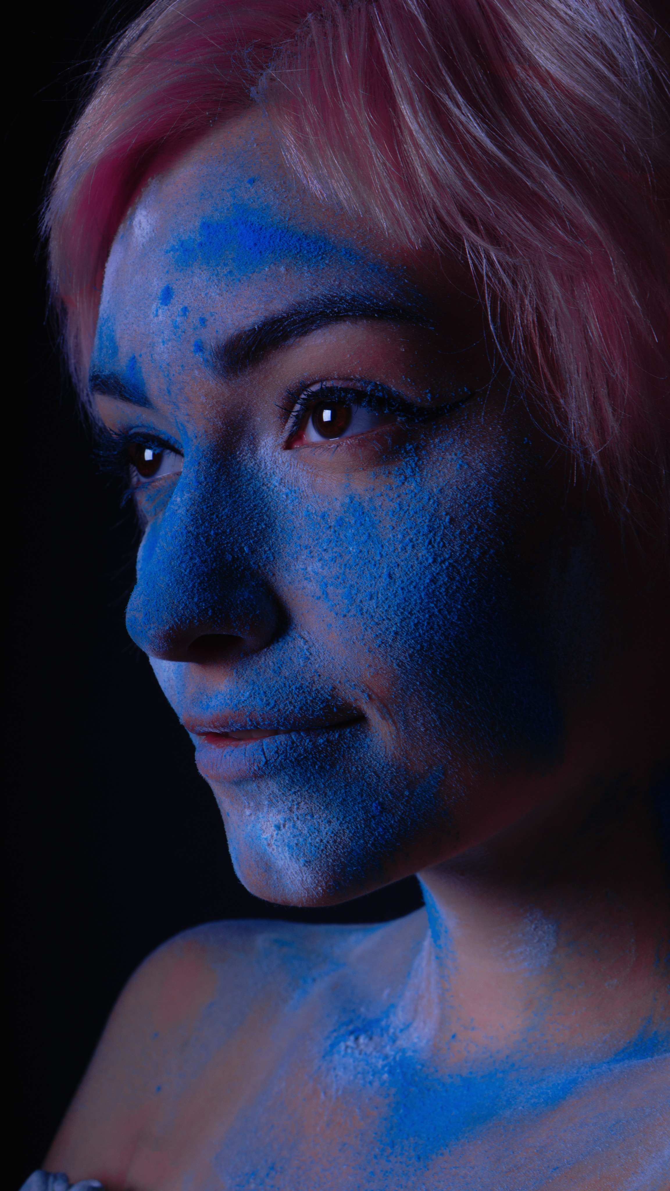 Кристина. Краска холи. Фотограф в Самаре Туваев от художественных портретов до маркетплейсов