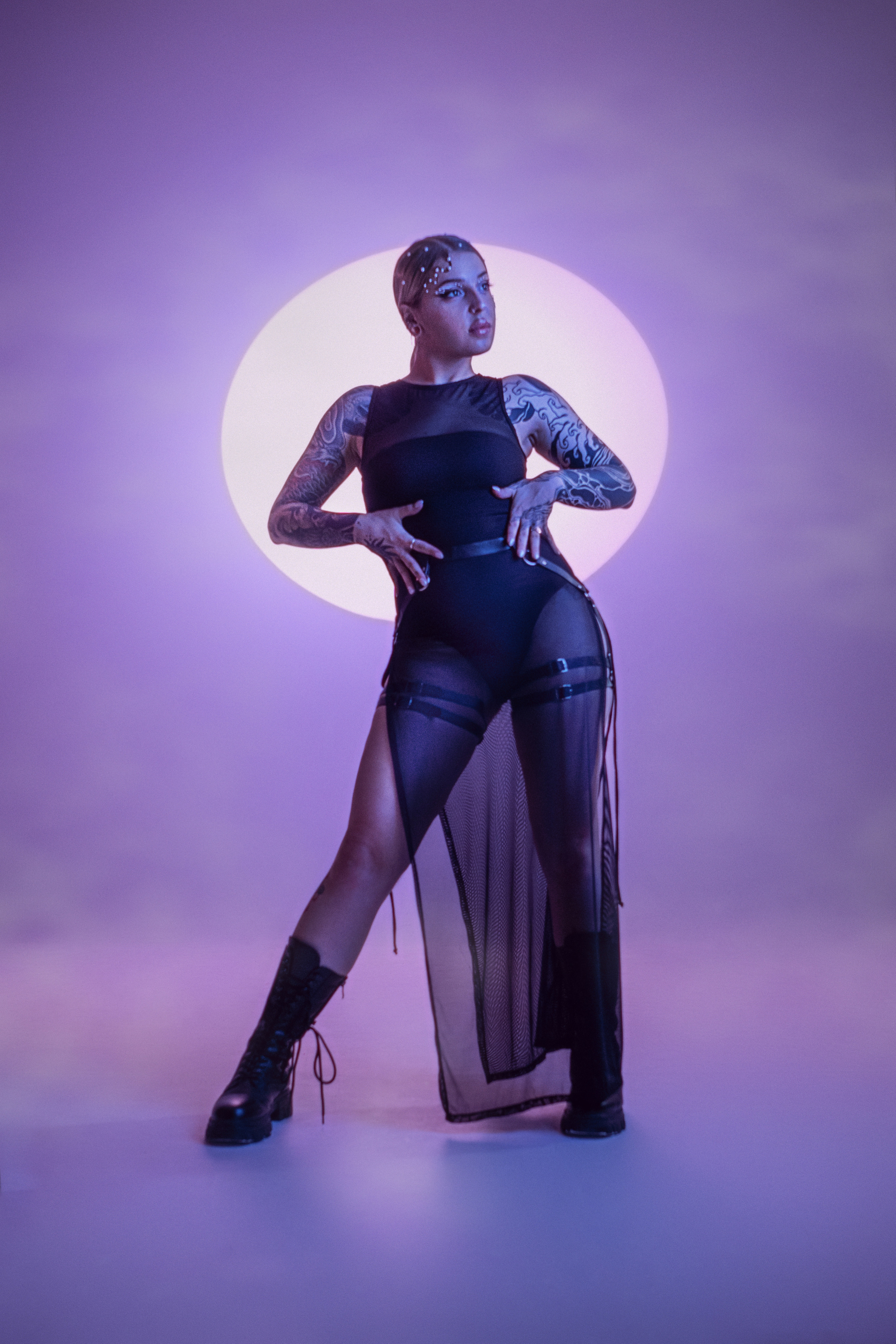 Юля. Неон. Фотограф в Самаре Туваев от художественных портретов до маркетплейсов