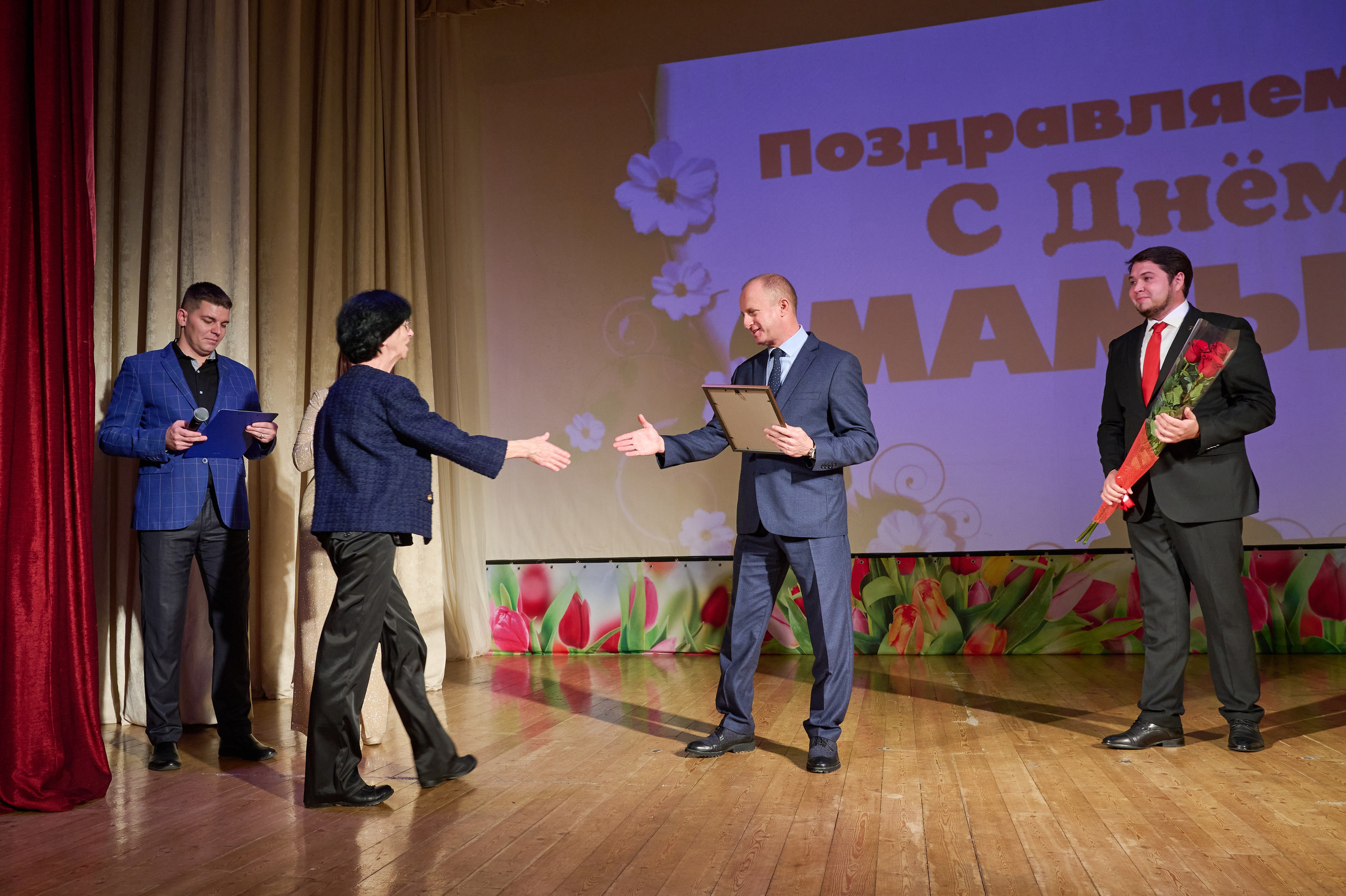 День матери. Кабардинка. Жизнь курорта Кабардинка в фотографиях