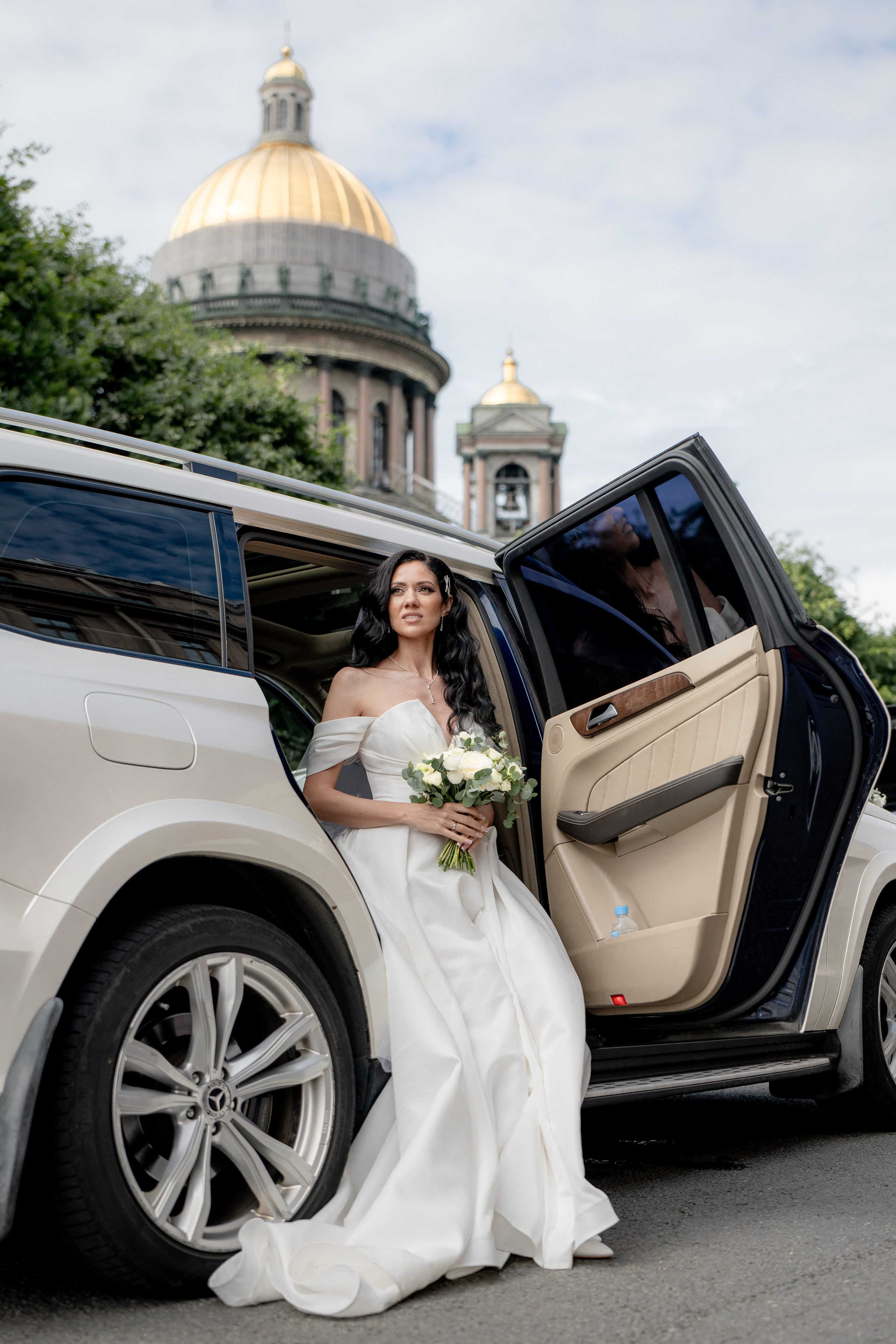 Красивые места для свадебной фотосессии летом в Санкт-Петербурге. Свадебный фотограф Александр Невский в Санкт-Петербурге