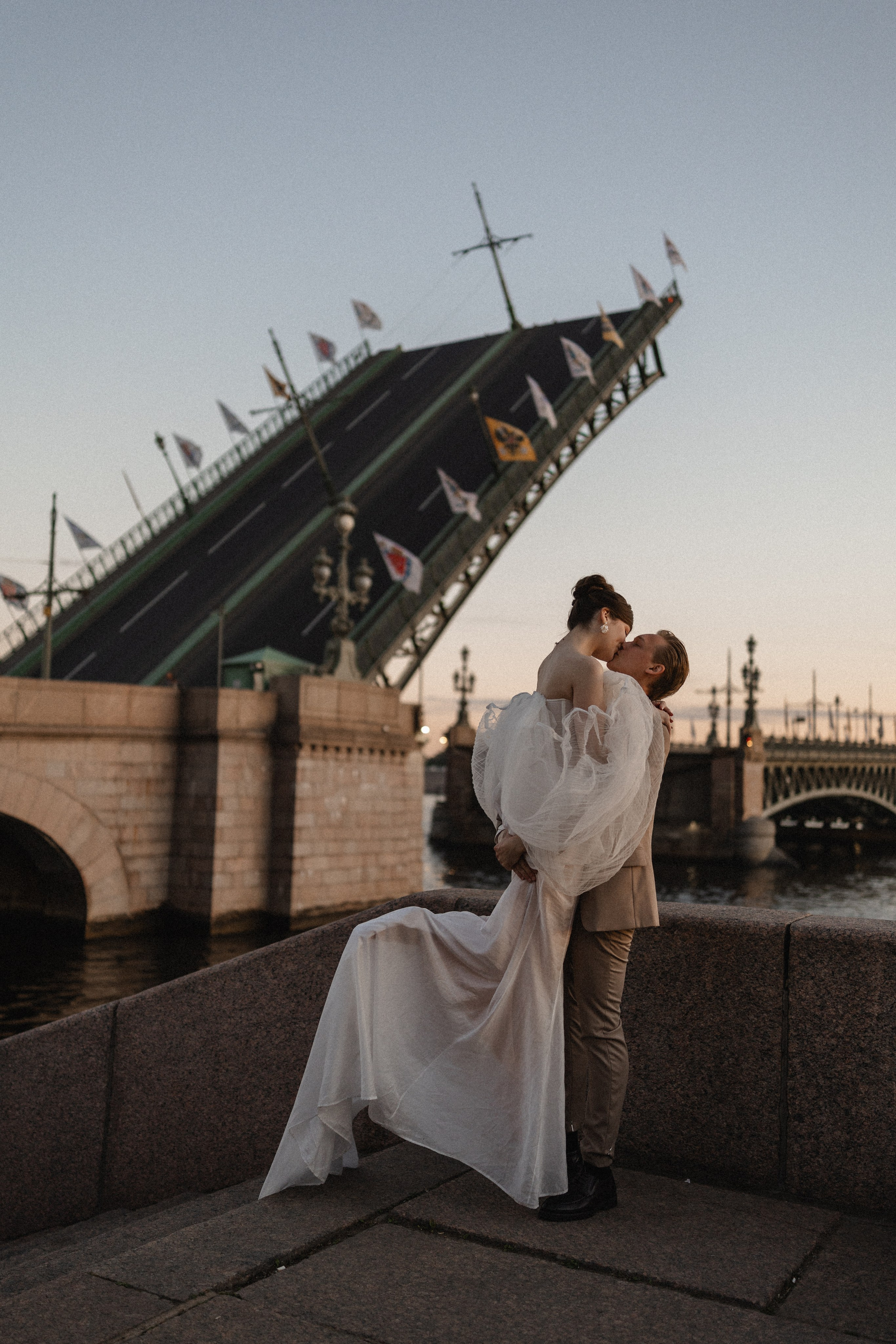 Мосты на рассвете. Юлия Анисимова — свадебный и семейный фотограф в Санкт-Петербурге