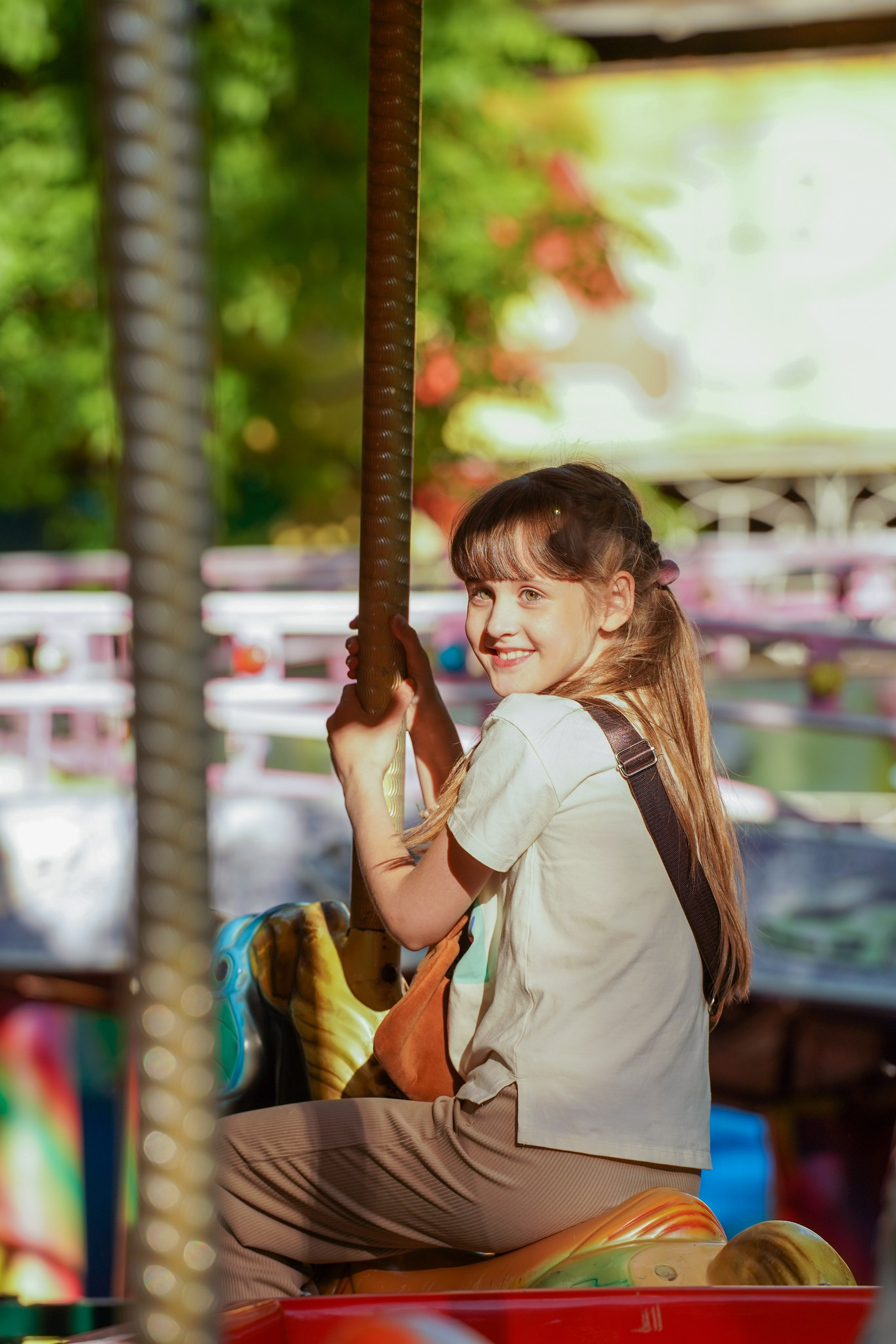 Семья в парке Островского. MEMENTO.Выпускные альбомы, школьные, юбилейные и другие книги. Ростов-на-Дону