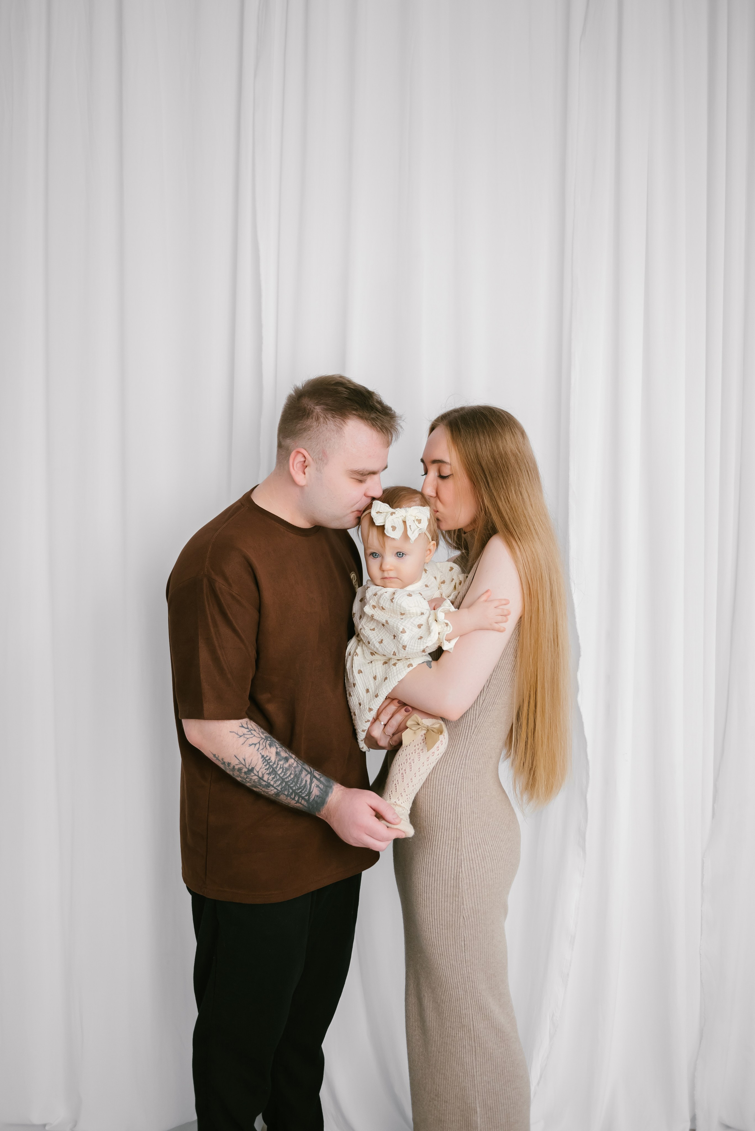 Семейная фотосессия в студии WOOD Кемерово