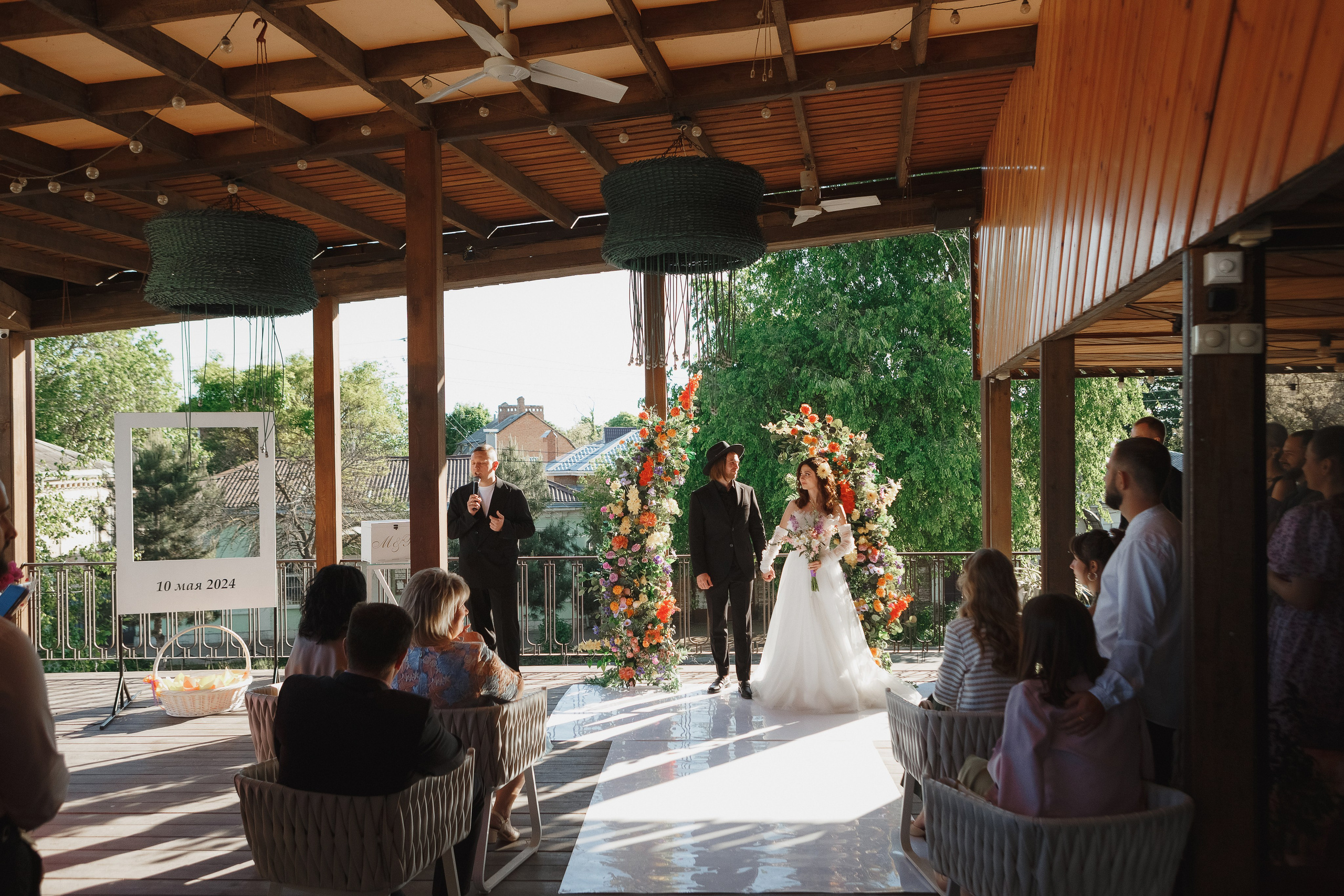 Свадебная фотосессия Михаила и Валерии на Чеховской набережной. Свадебный и семейный фотограф в Таганроге Бакарюк Антон