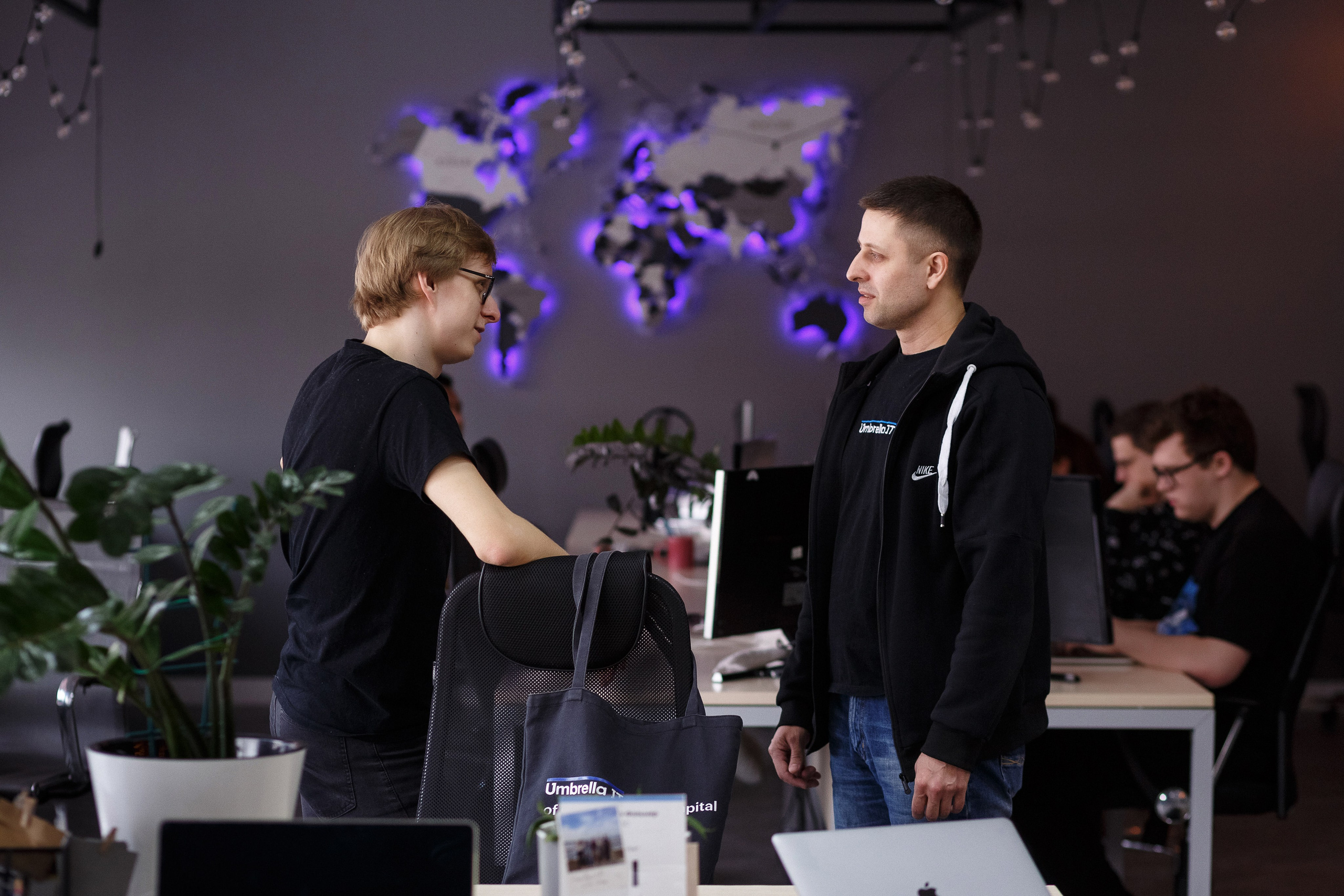 Фотосессия сотрудников и офиса для компании Амбрелла Таганрог. Свадебный и семейный фотограф в Таганроге Бакарюк Антон