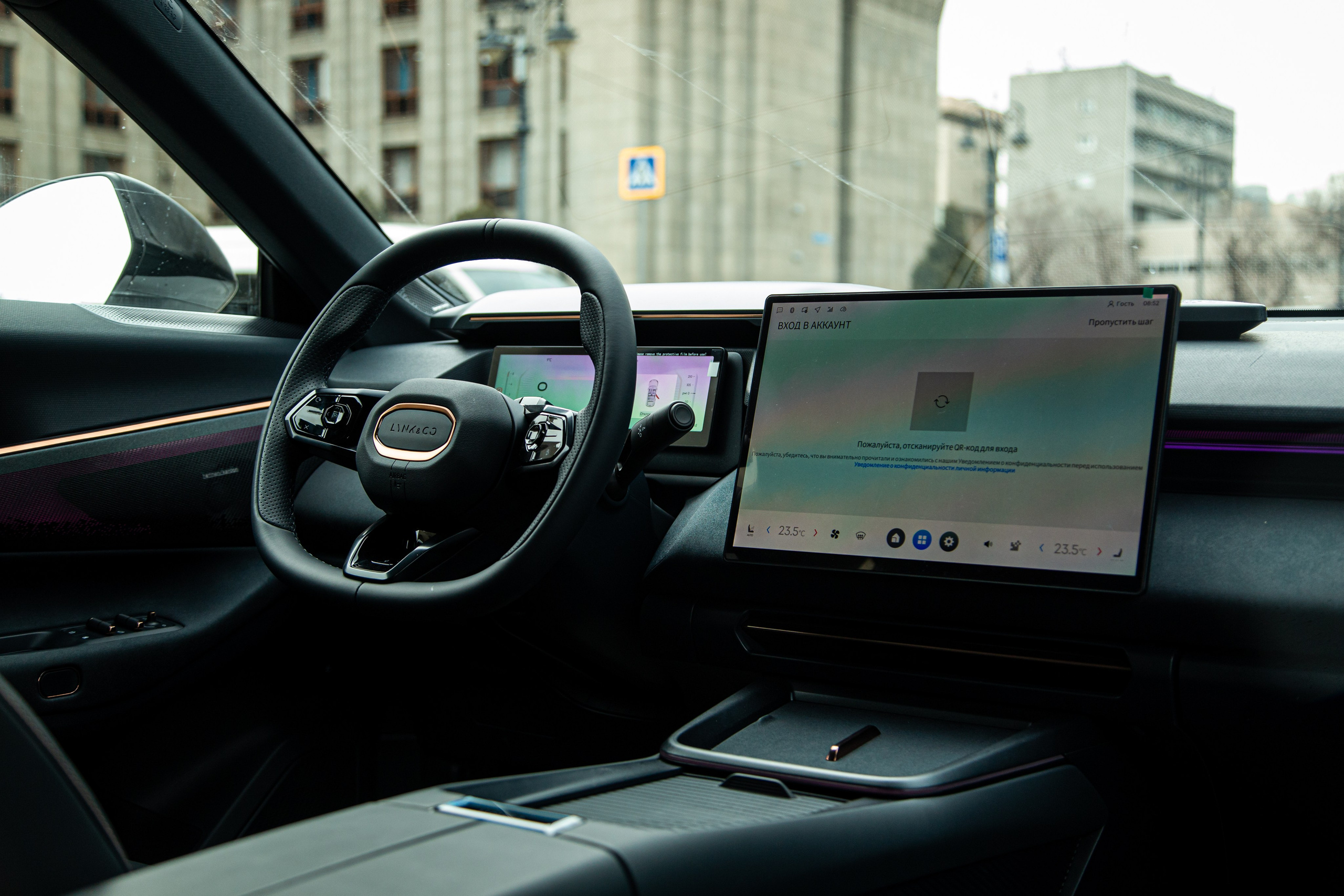 Lynk&Co 08 EM-P. Рекламный и портретный фотограф в Алматы — Серекпаев Танирхан