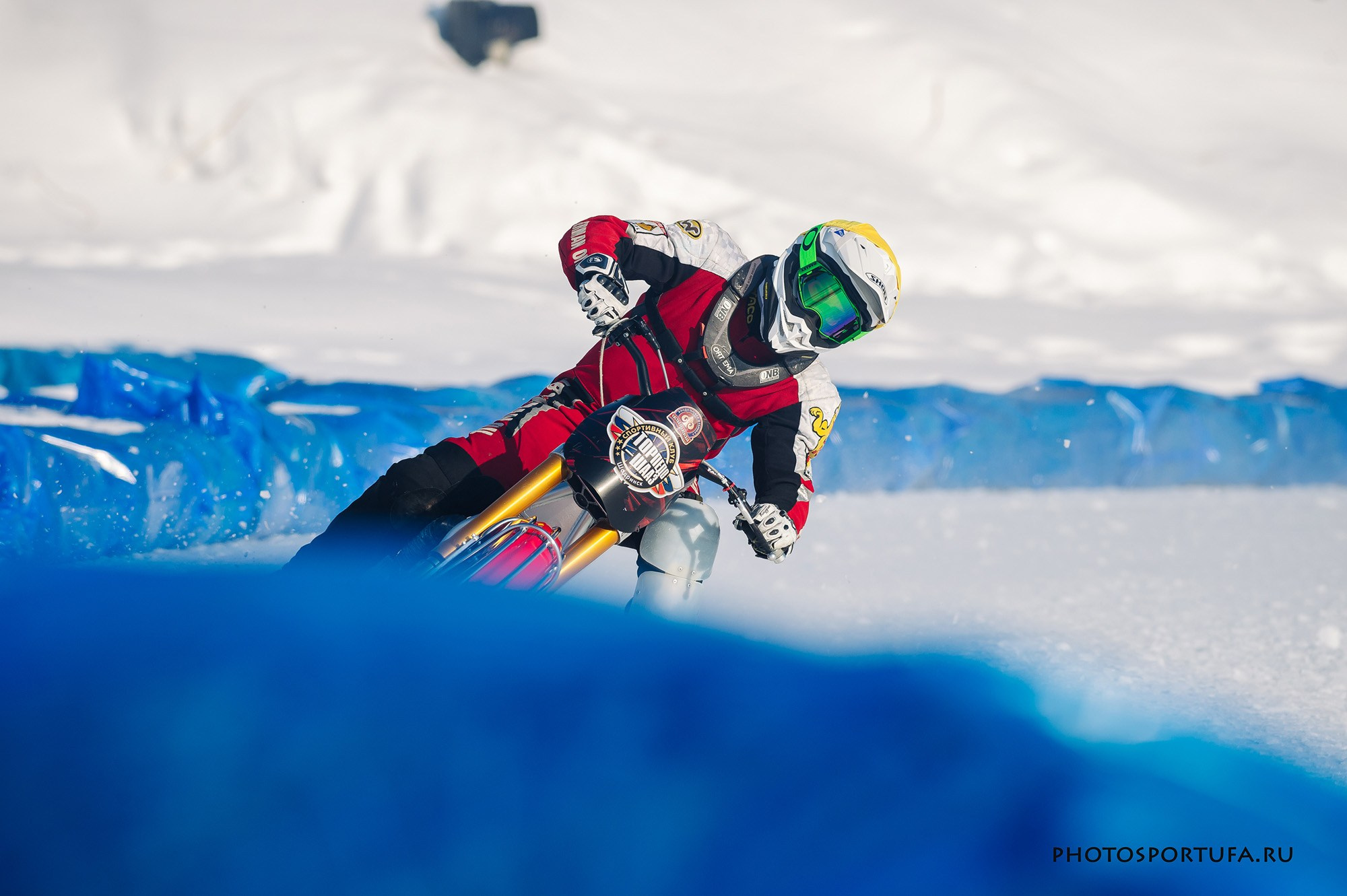 Мотогонку на льду. Спортивный фотограф в Уфе Евгений Буров