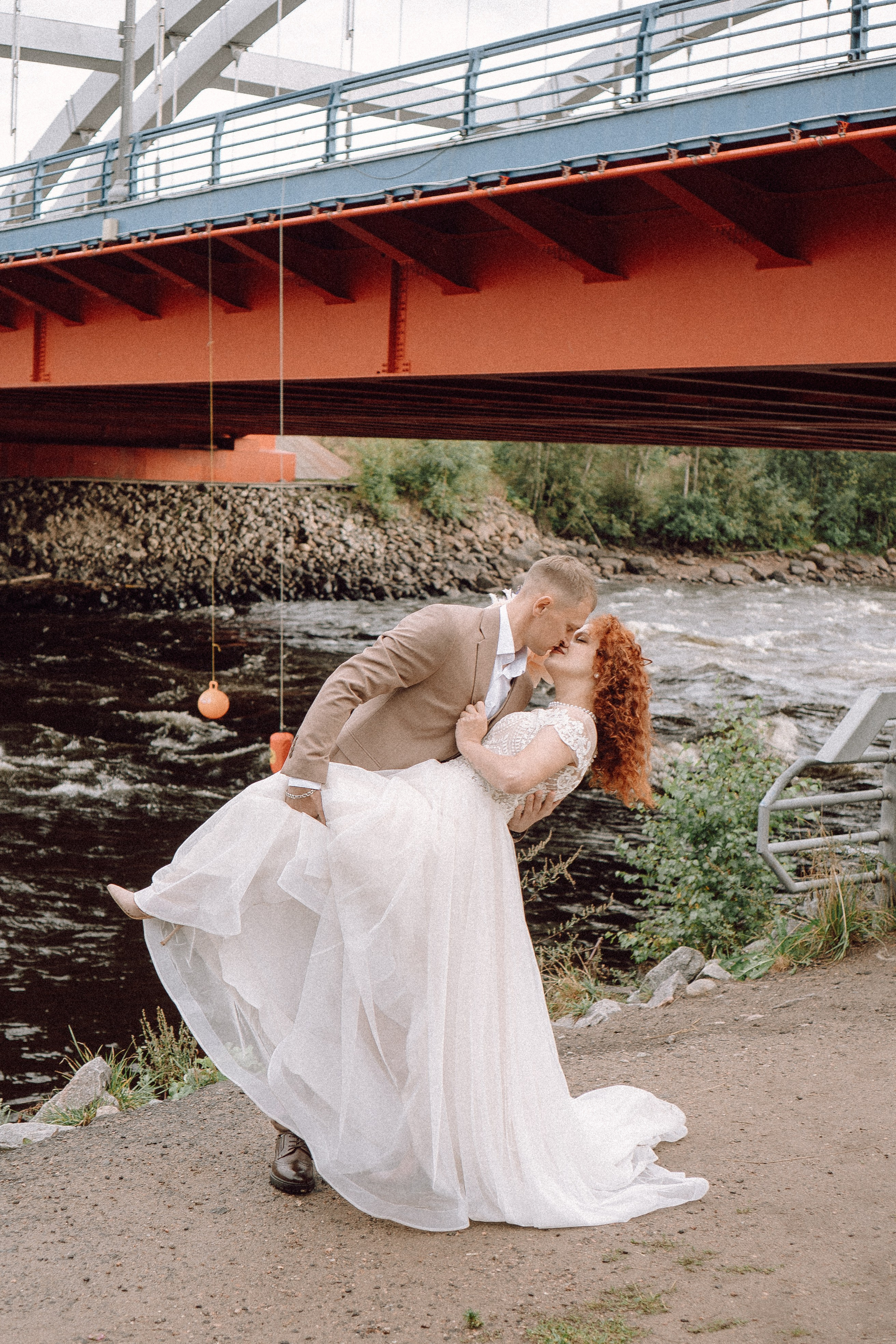 СВАДЕБНАЯ ФОТОСЕССИИЯ ПАРЫ В ГОРОДЕ ПРИОЗЕРСК В СОСНОВОМ ЛЕСУ И С ПИКАПОМ. Профессиональный фотограф, Санкт-Петербург — Виктория Богомолова