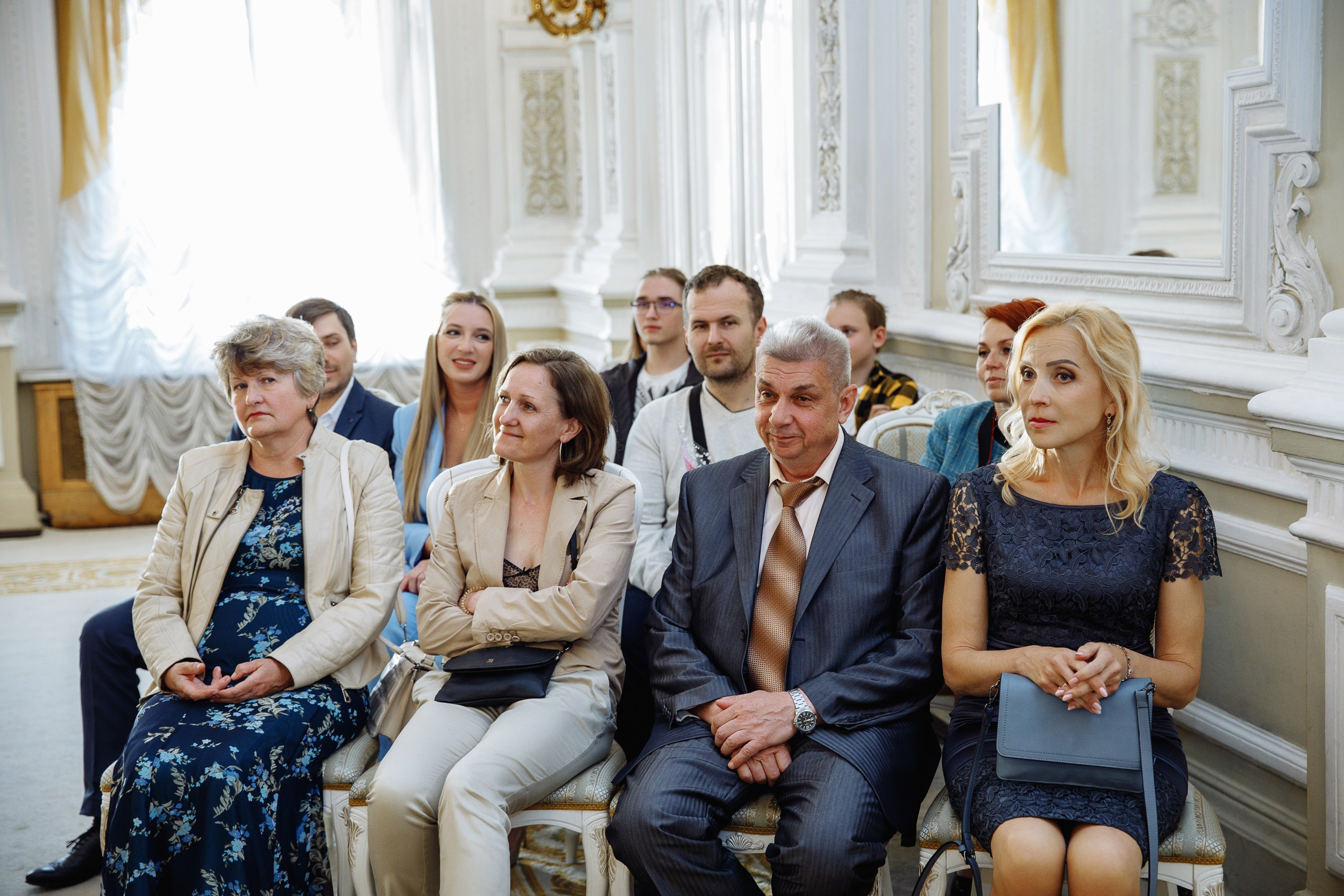 Хотим гулять и пить шампанское. Главная