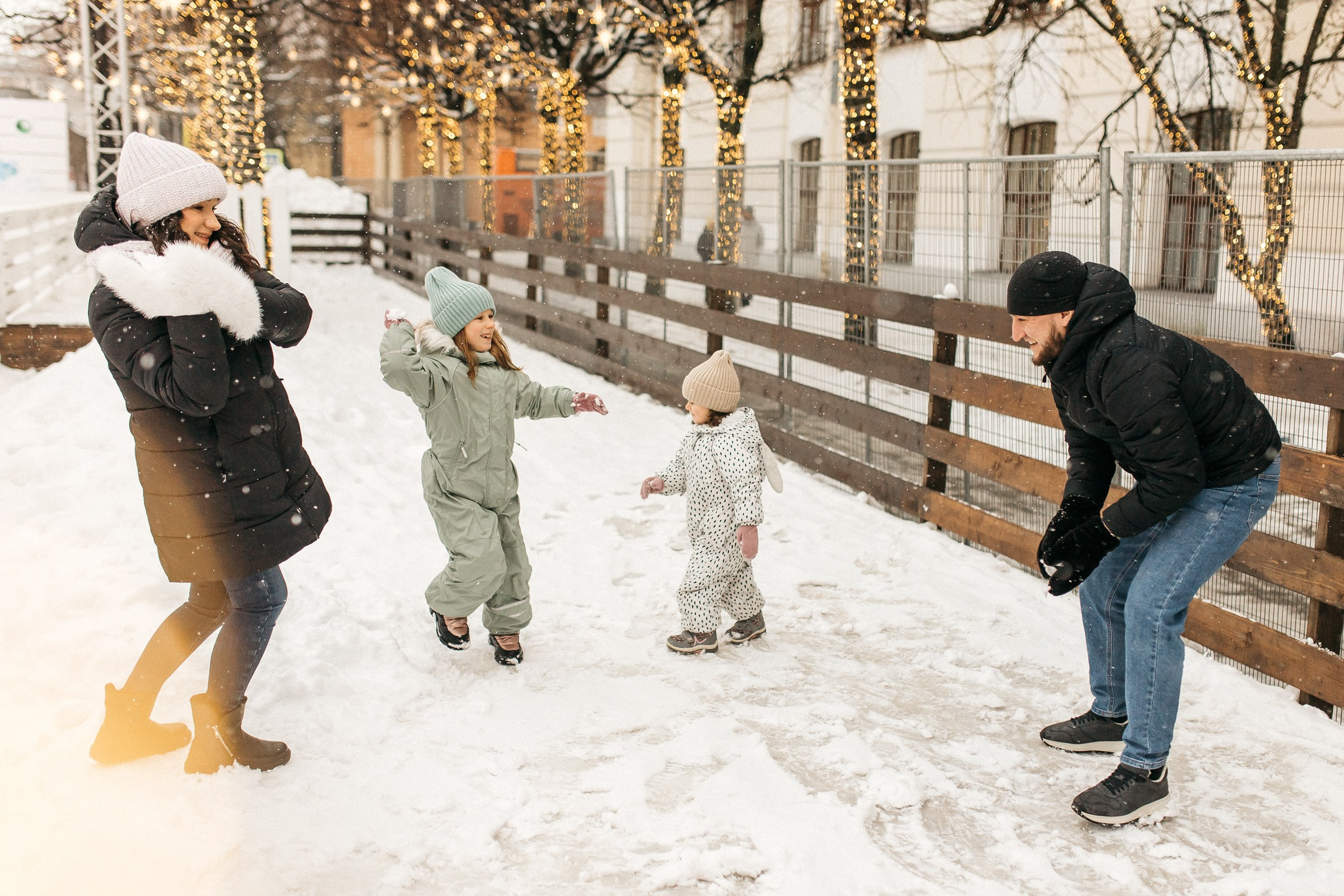 Новогодние уличные фотосессии в красивых локациях Питера