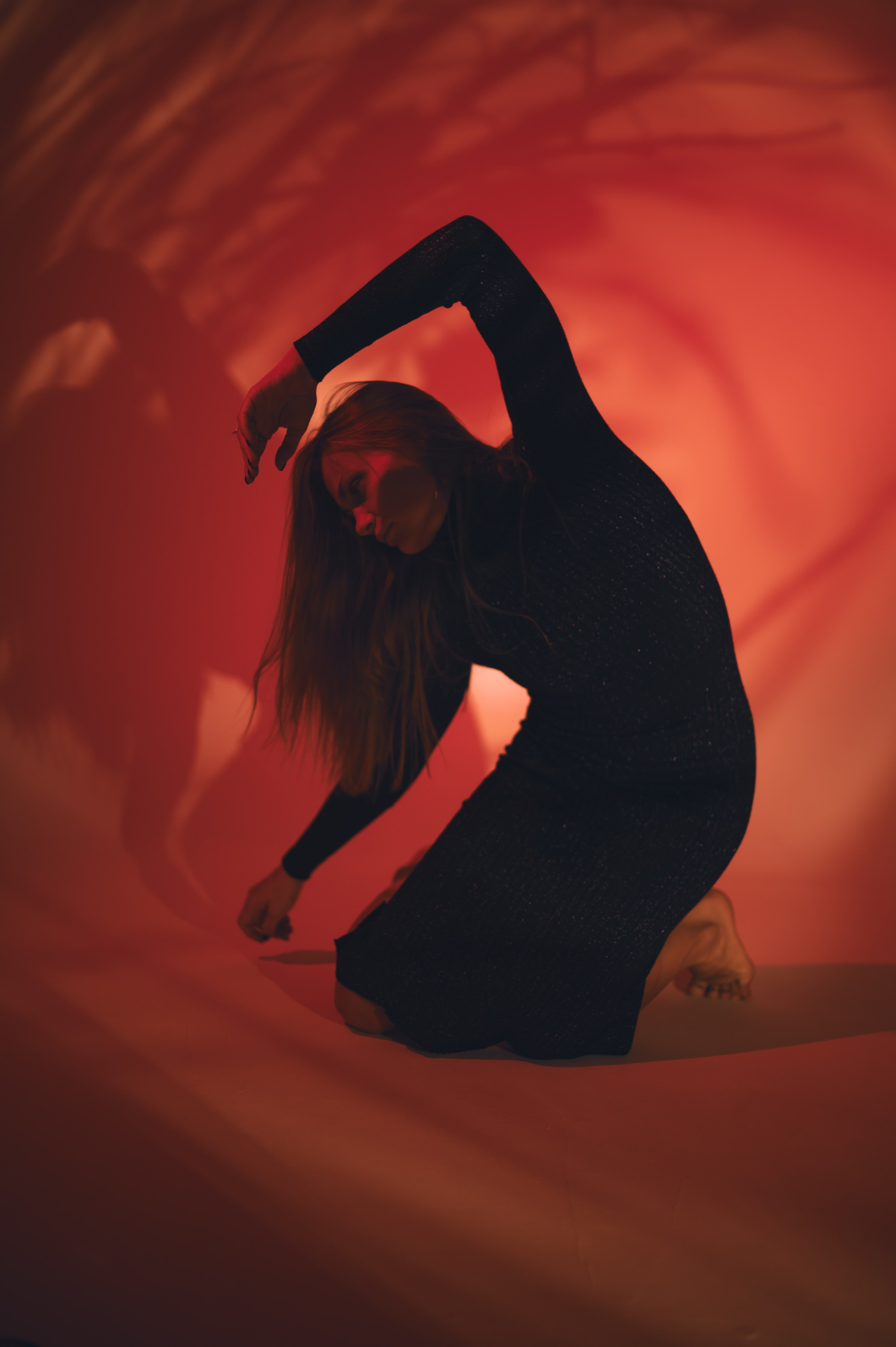 Фото проект "Внутри". Был представлен на выставке в Дортмунде Германия январь 2025 года. Спортивный фотограф в Москве Фадеева Ирина. Соревнования, турниры, чемпионаты по танцам. отчетные концерты, съемка под водой