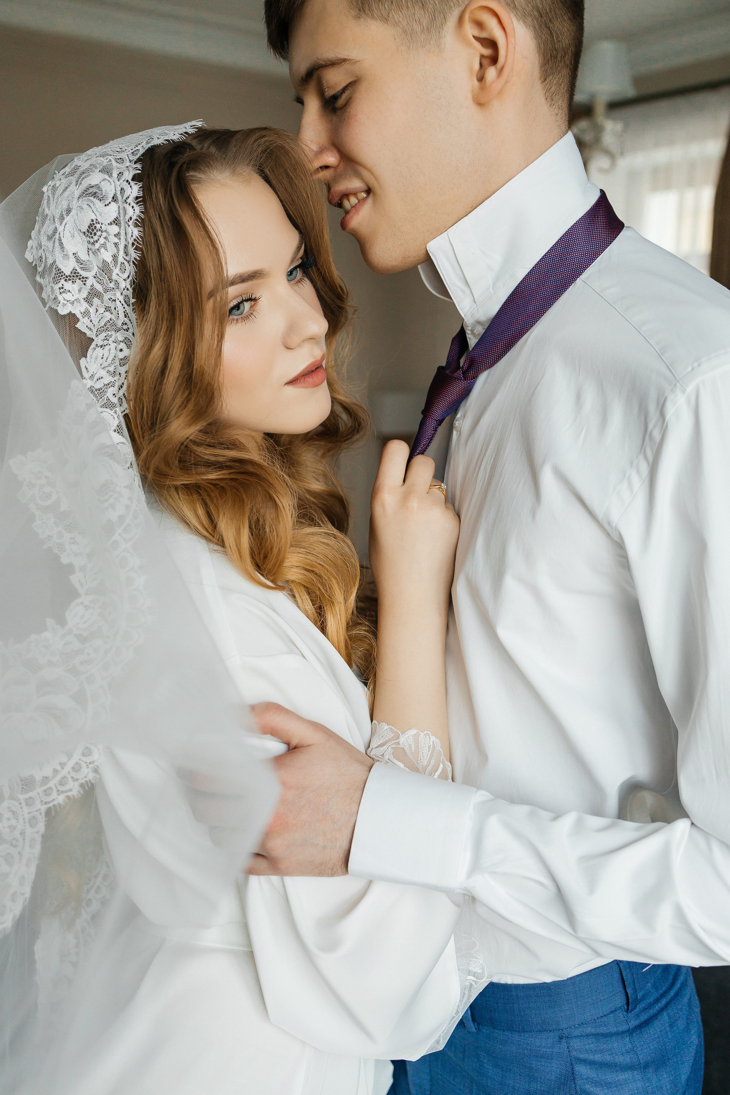 Роскошное утро пары в номере отеля. Олег Сверчков | Свадебный фотограф Вологда