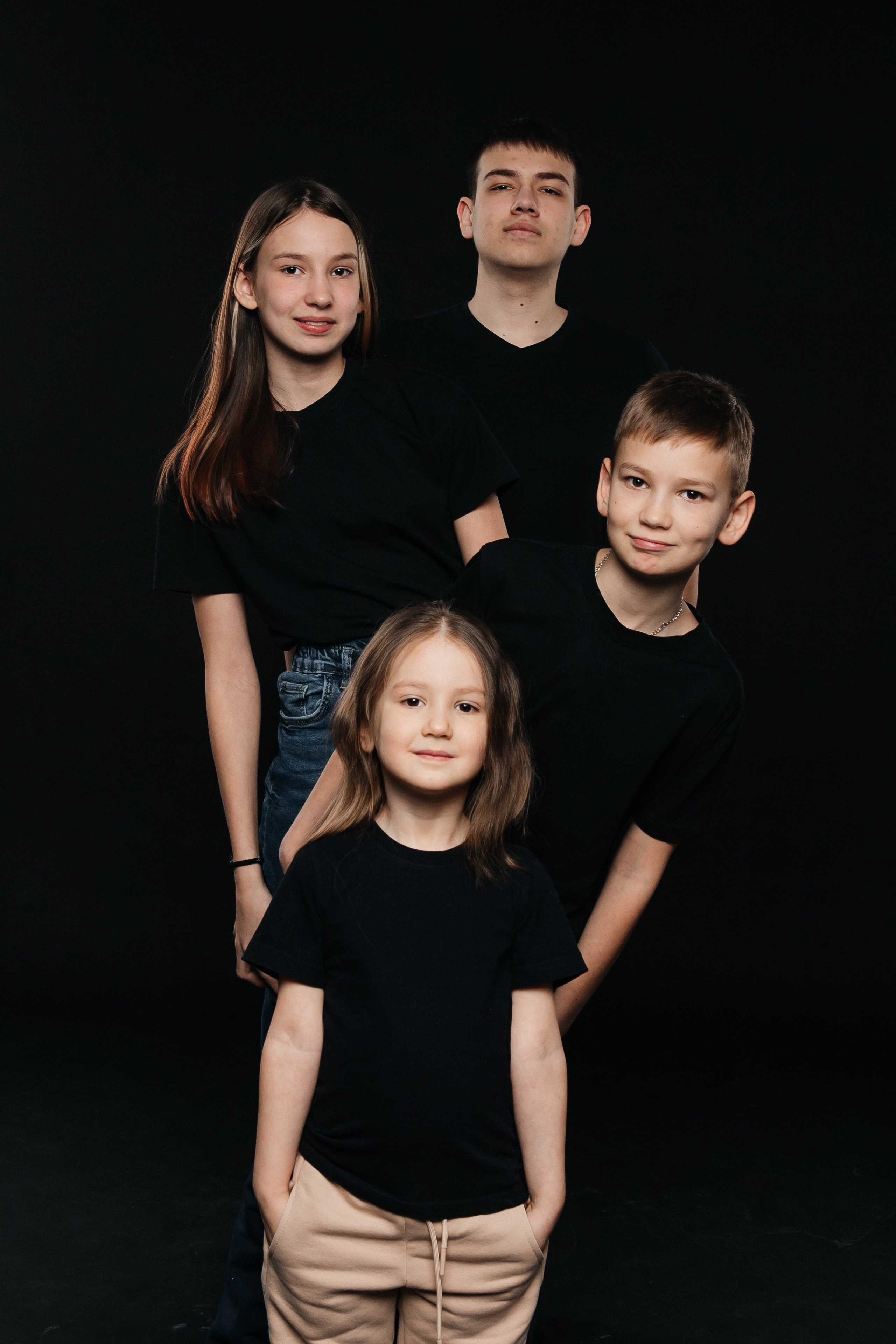 Семья Марии и Евгения. Фотограф в Иркутске Анастасия Кись. Студийная фотосессия беременности в тканях Иркутск. Семейная фотосессия, ПОРТРЕТ «ПОКОЛЕНИЕ»