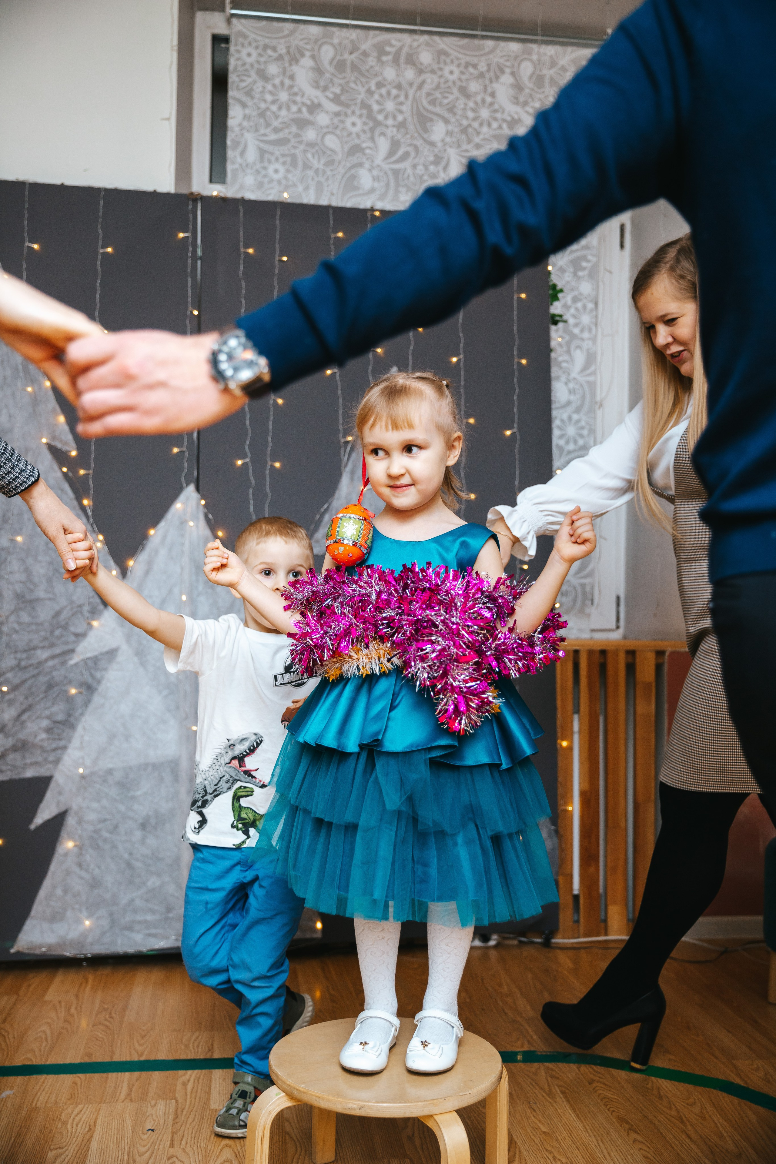 Новогодний утренник в Монтессори-садике. Семейный lifestyle фотограф в Санкт-Петербурге Людмила Пахомова