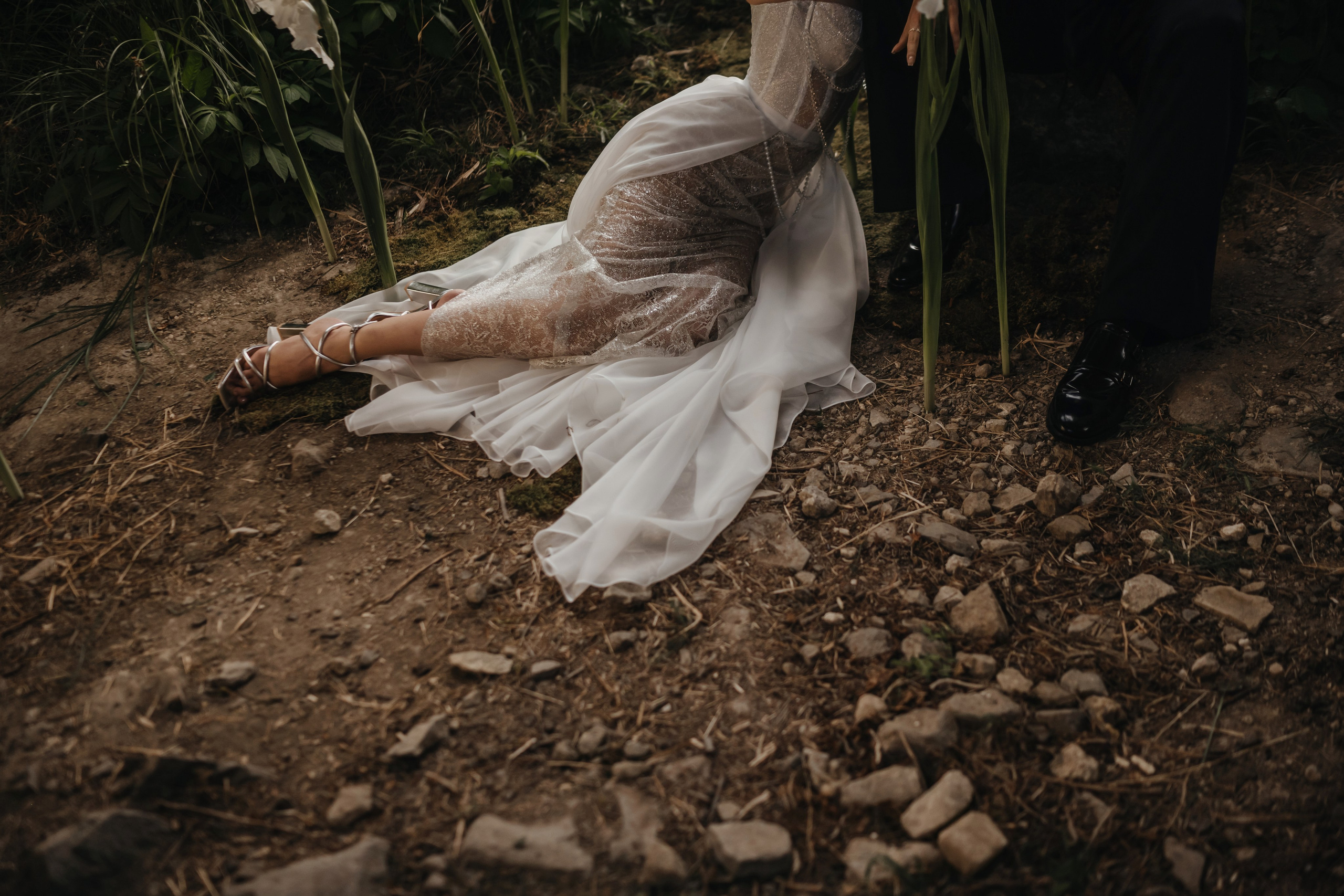 Свадебная фотосессия в старинном заброшенном храме в Крыму Гладиолусы. Свадебный и семейный фотограф и видеограф, Крым, Москва, Санкт -Петербург