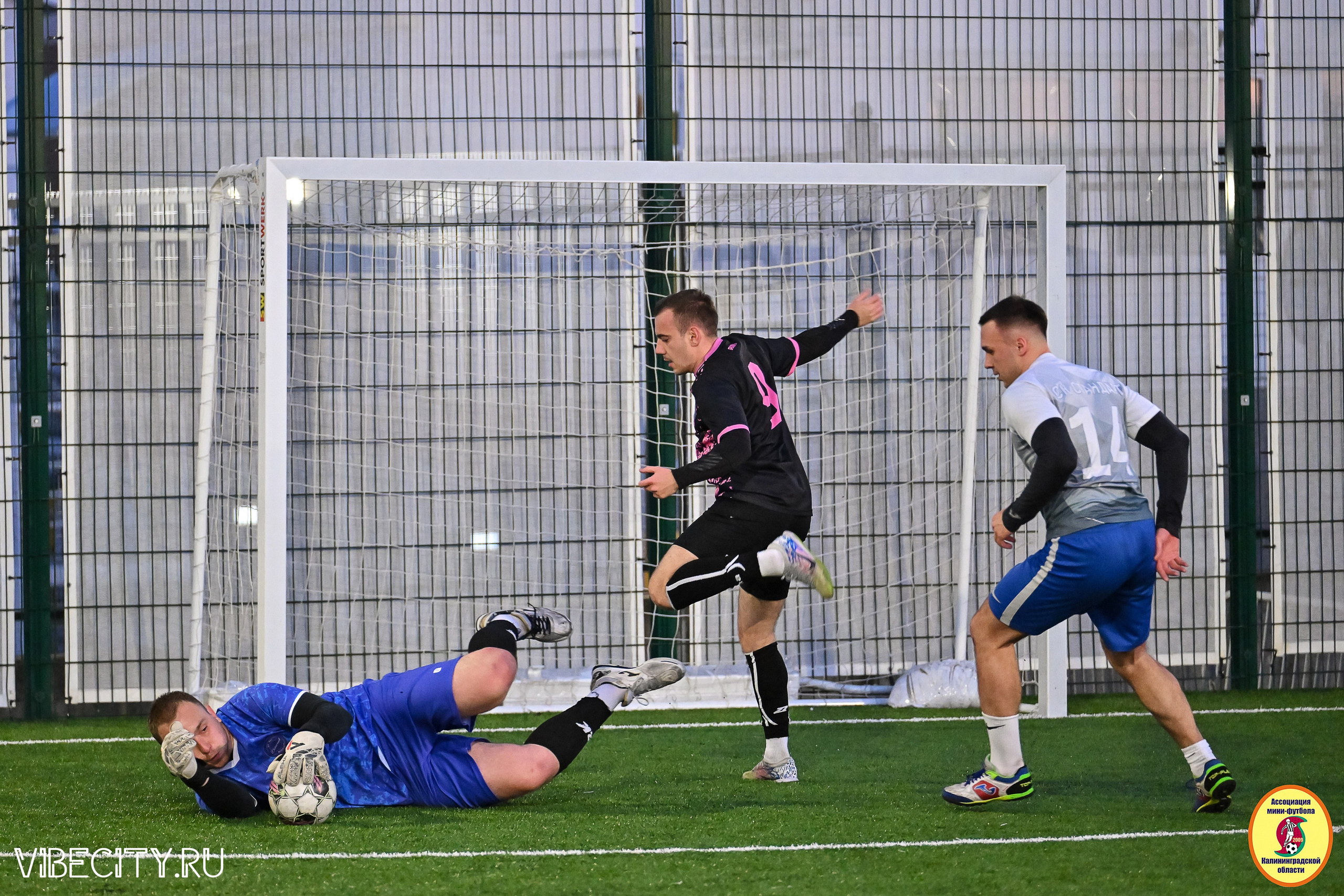 ИГРЫ МИНИ-ФУТБОЛЬНОЙ И КОРПОРАТИВНОЙ ЛИГИ. VIBECITY.RU Вайб Сити Ру Фоторепортажи Фотоотчеты Калининград