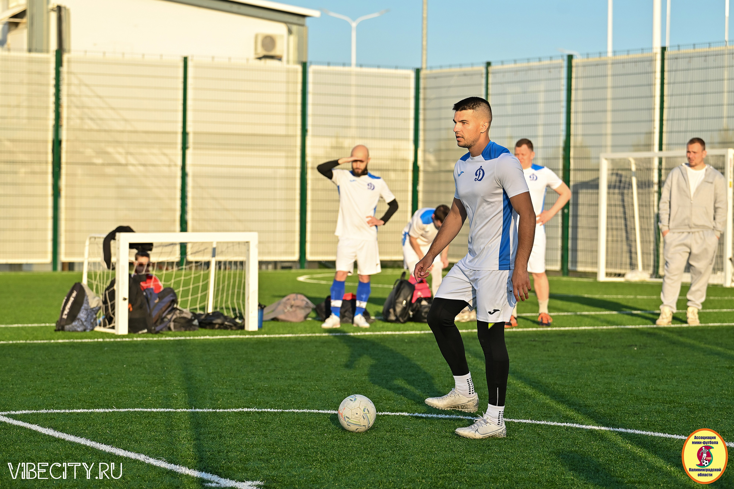 ИГРЫ МИНИ-ФУТБОЛЬНОЙ И КОРПОРАТИВНОЙ ЛИГИ. VIBECITY.RU Вайб Сити Ру Фоторепортажи Фотоотчеты Калининград