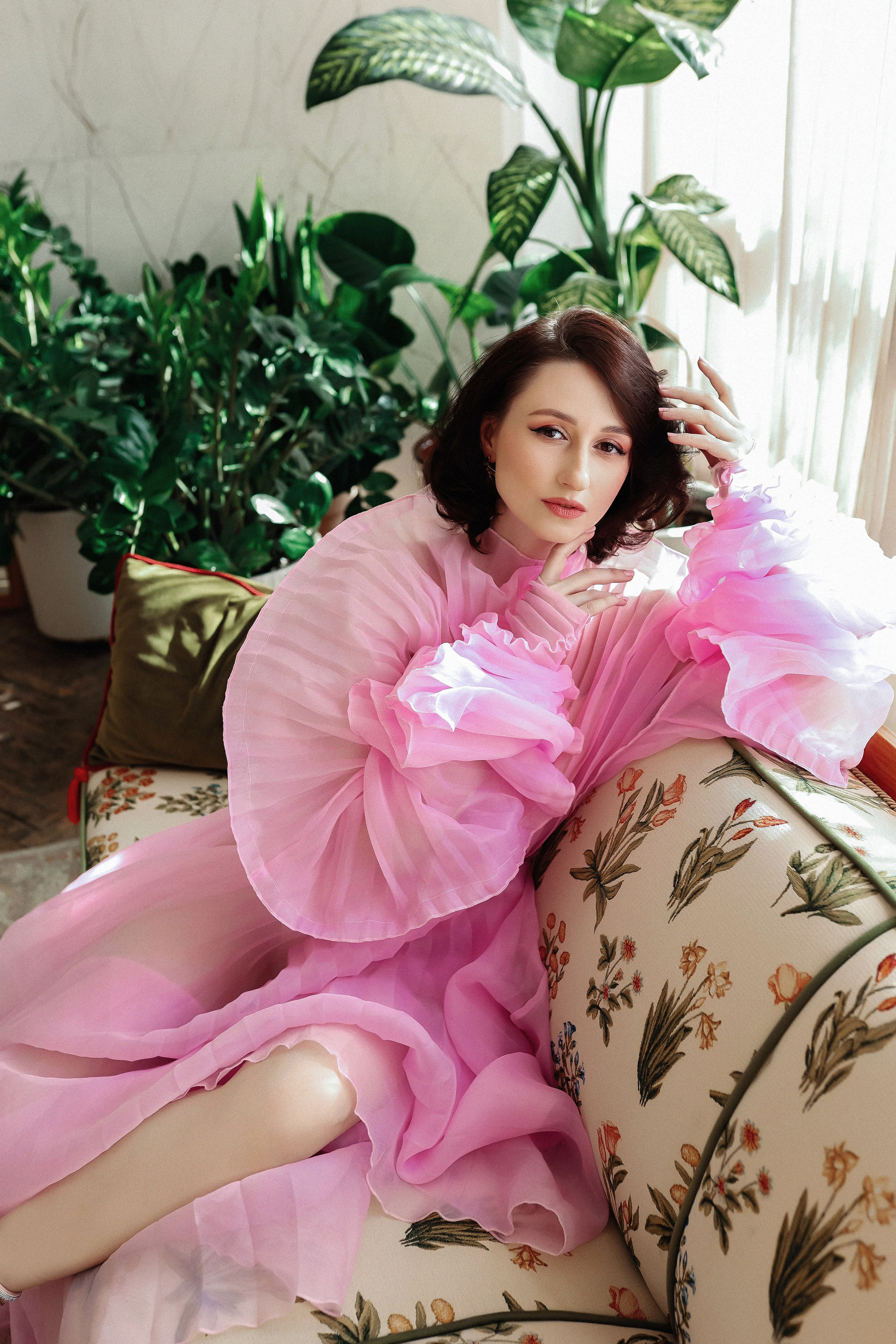 Женская фотосессия с цветами весной в Москве. Свадебный и семейный фотограф в Москве