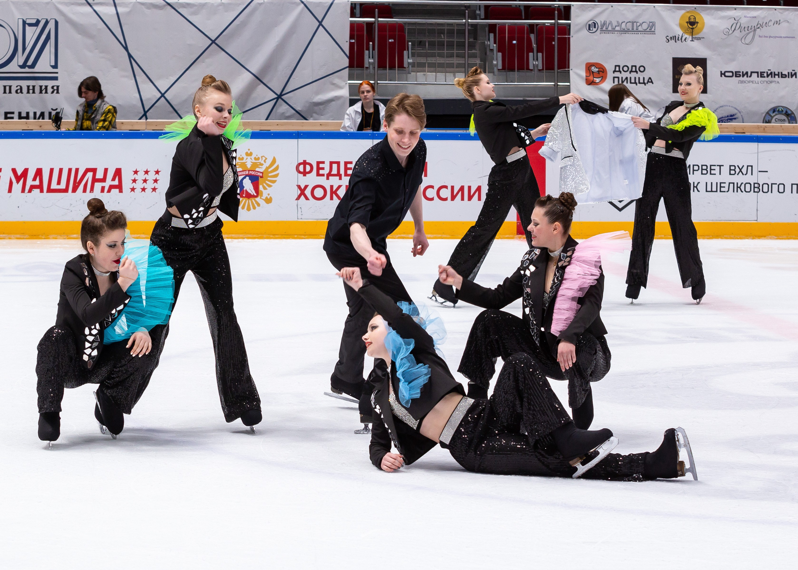 VII Ежегодный фестиваль массовых танцев на льду и фигурного катания «Петровский лёд» Санкт-Петербург 2024. Репортажный фотограф в Москве