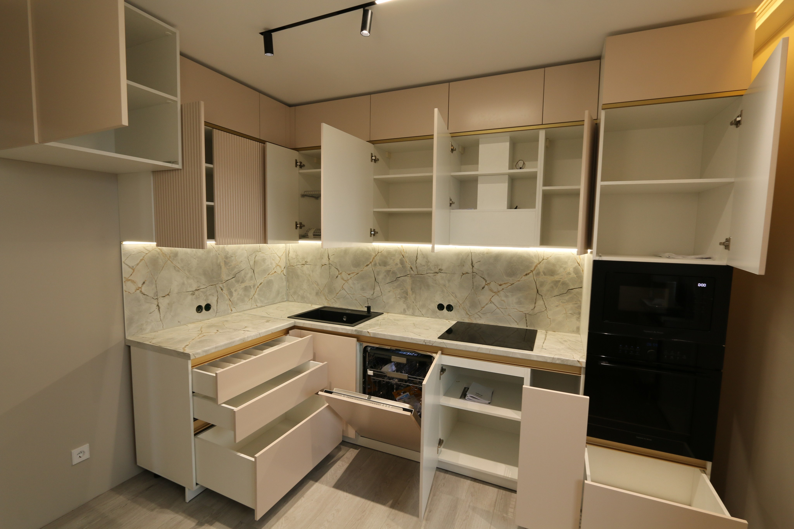 Ул. Гурьевская улица, 177/1. Мебельное ателье РАУМАН