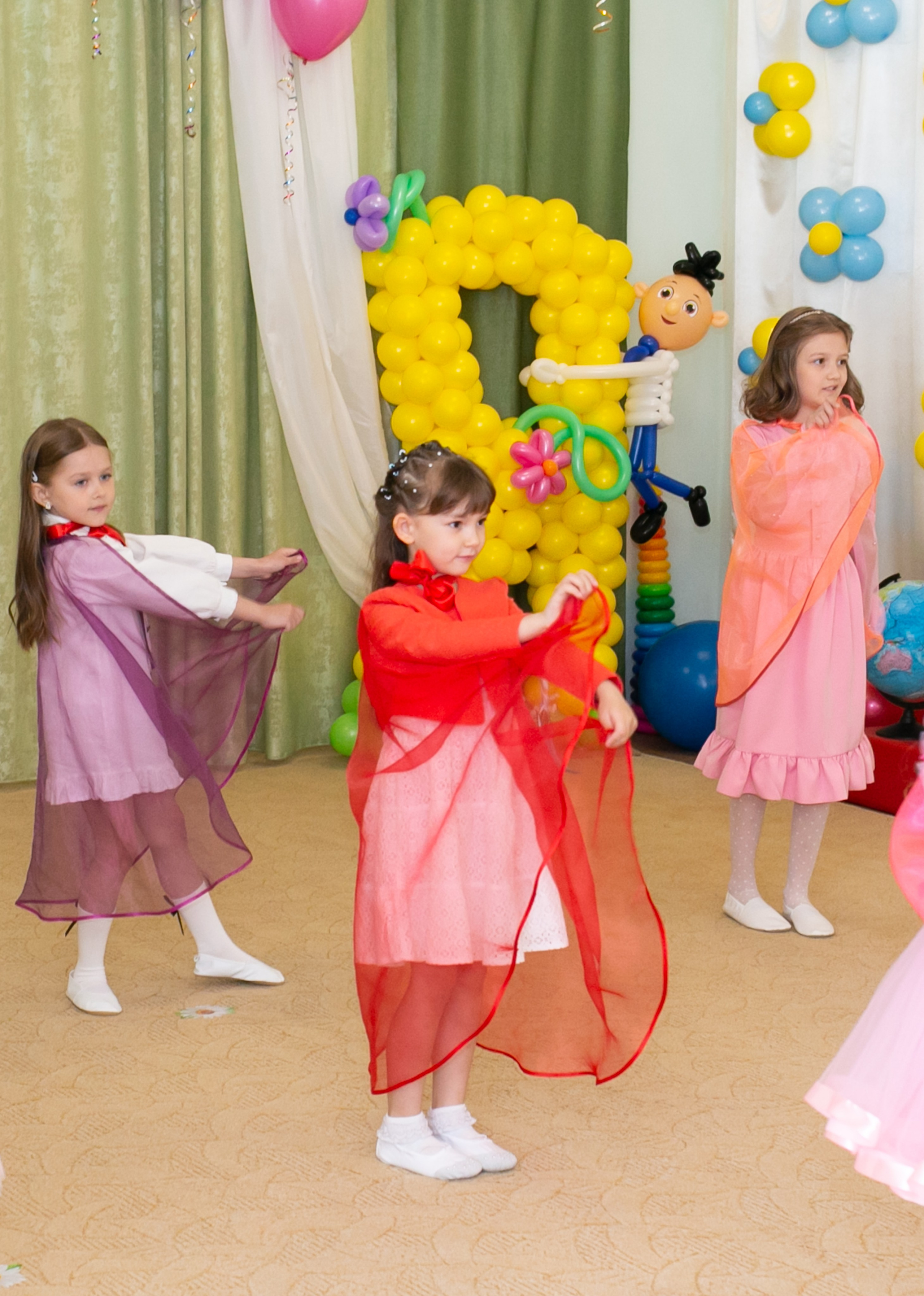 Выпускные и Утренники. Фотограф новорожденных и семейный фотограф НСО г. Бердск Марина Львова