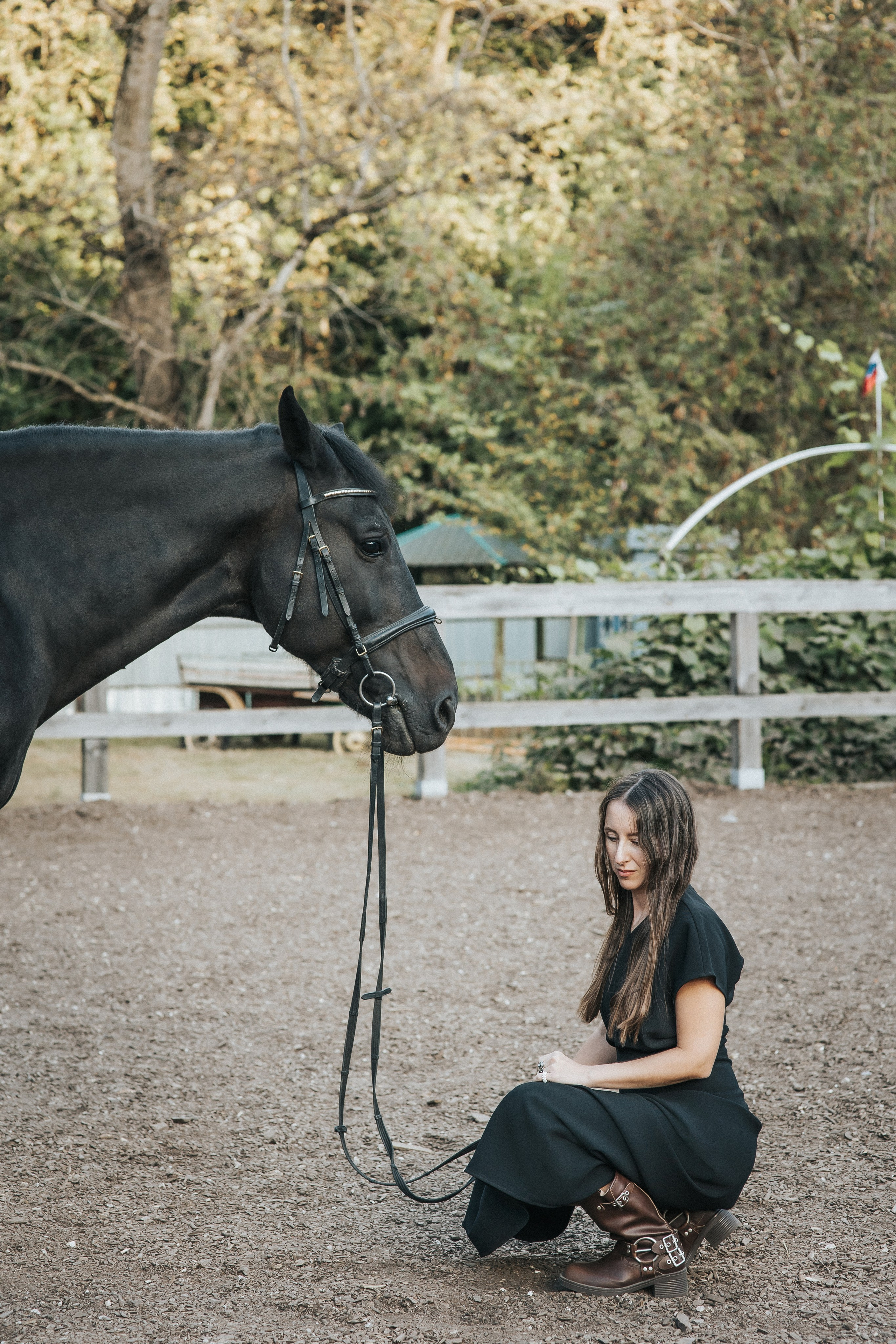Большая семья и черный конь Султан. Семейный фотограф в Москве Наталья Чуб, заказать Фотокнигу