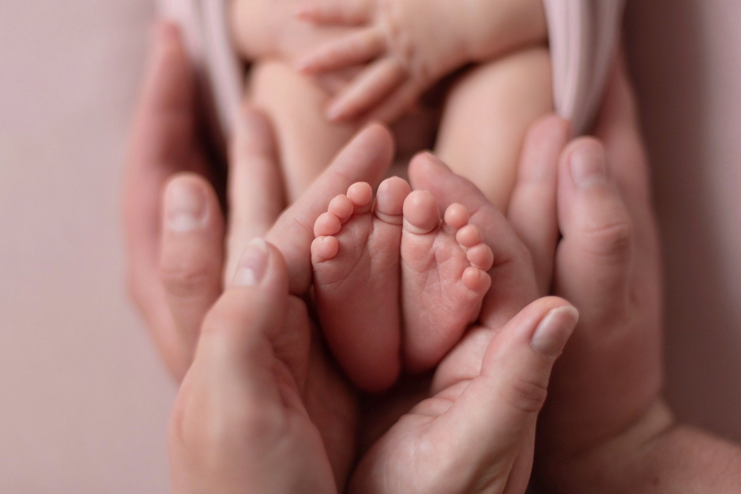 Newborn Мария. Фотостудия для новорожденных и малышей в Твери — На ручки