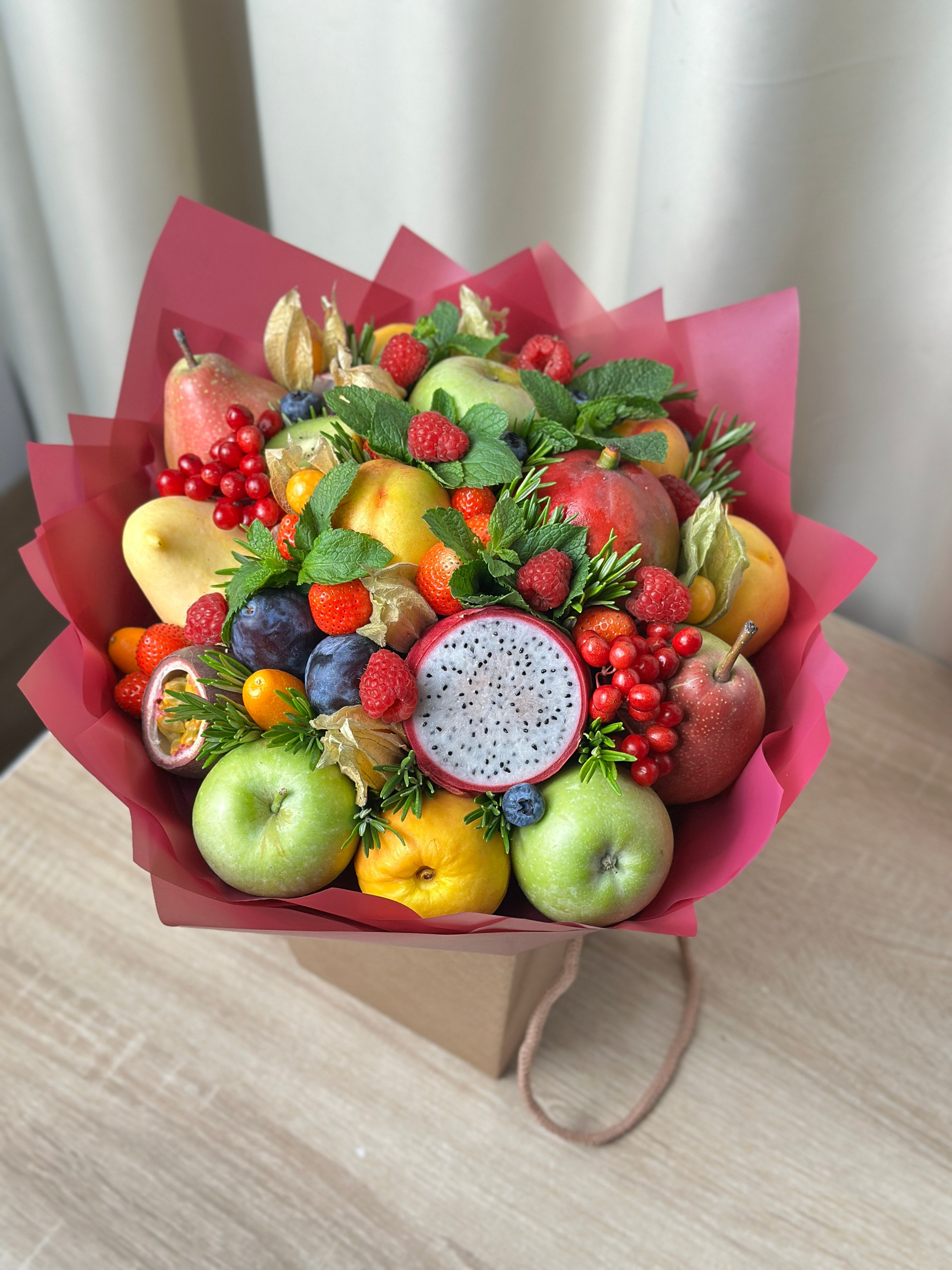 Фруктовые. Выездной кейтеринг, съедобные букеты, торты и сладости на заказ
