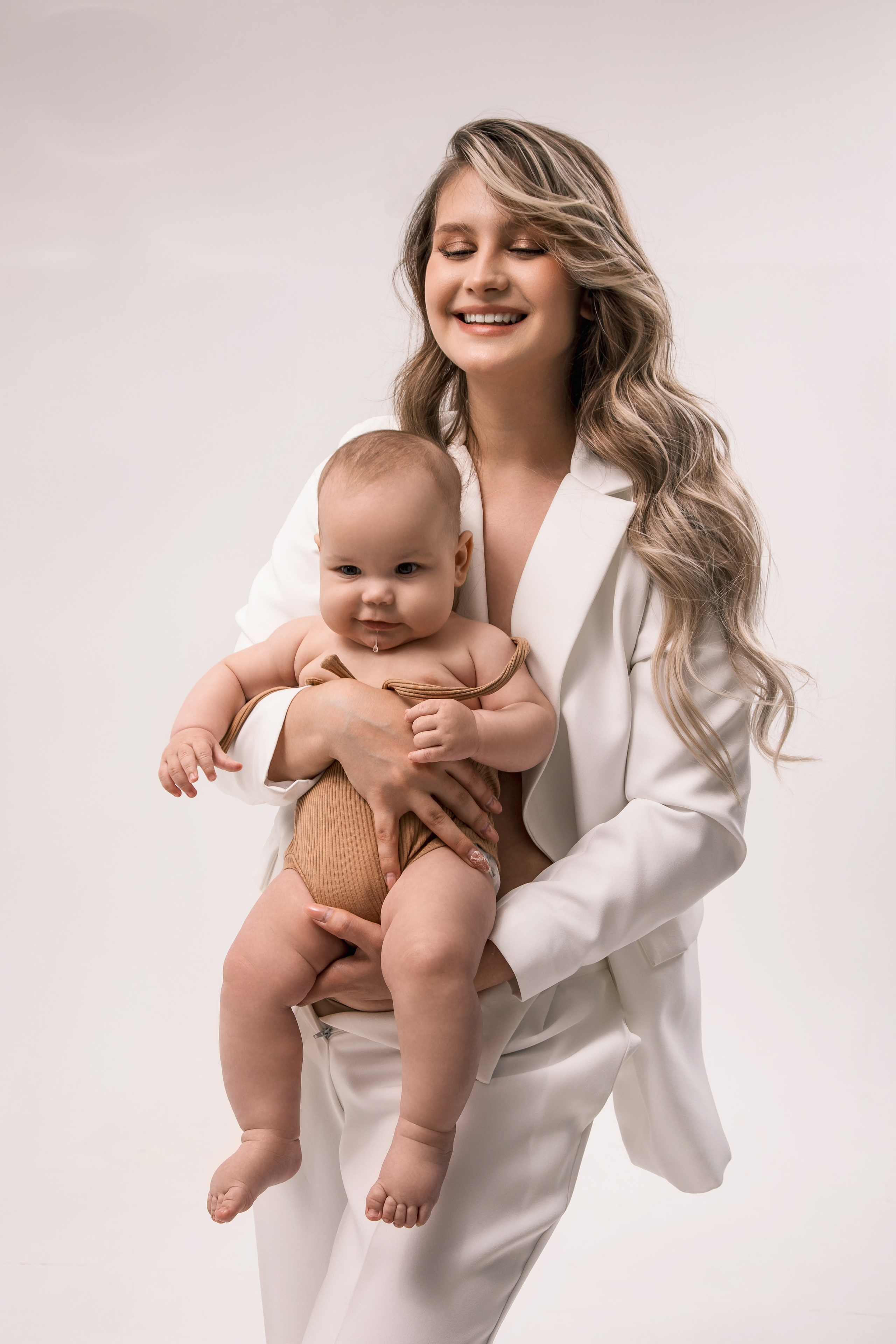 Мама и малыш. Фотограф Беременности и Новорождённых в Кемерово