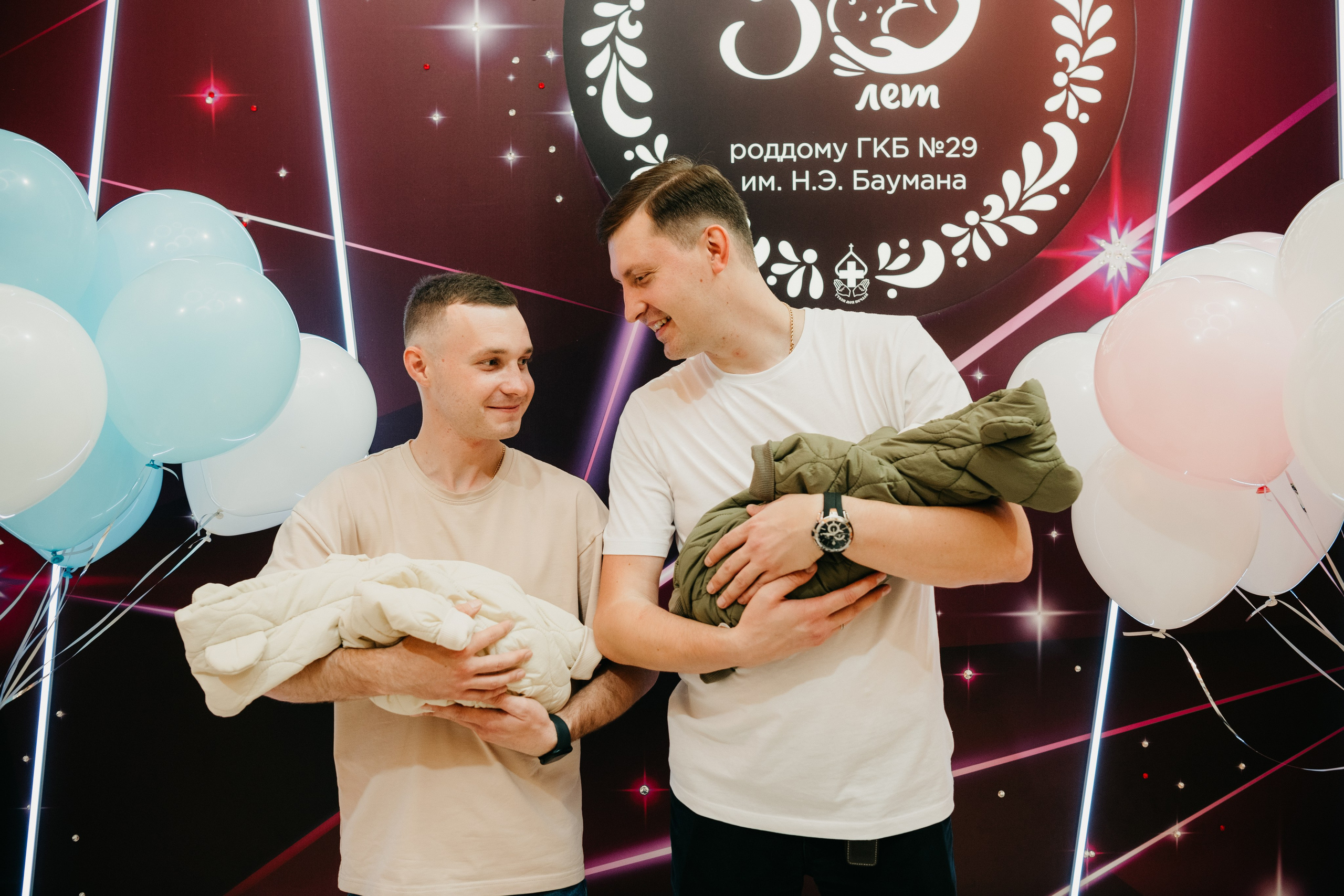 Выписка малыша и малышки ГКБ 29. Фотограф на выписку из роддома в Москве и МО