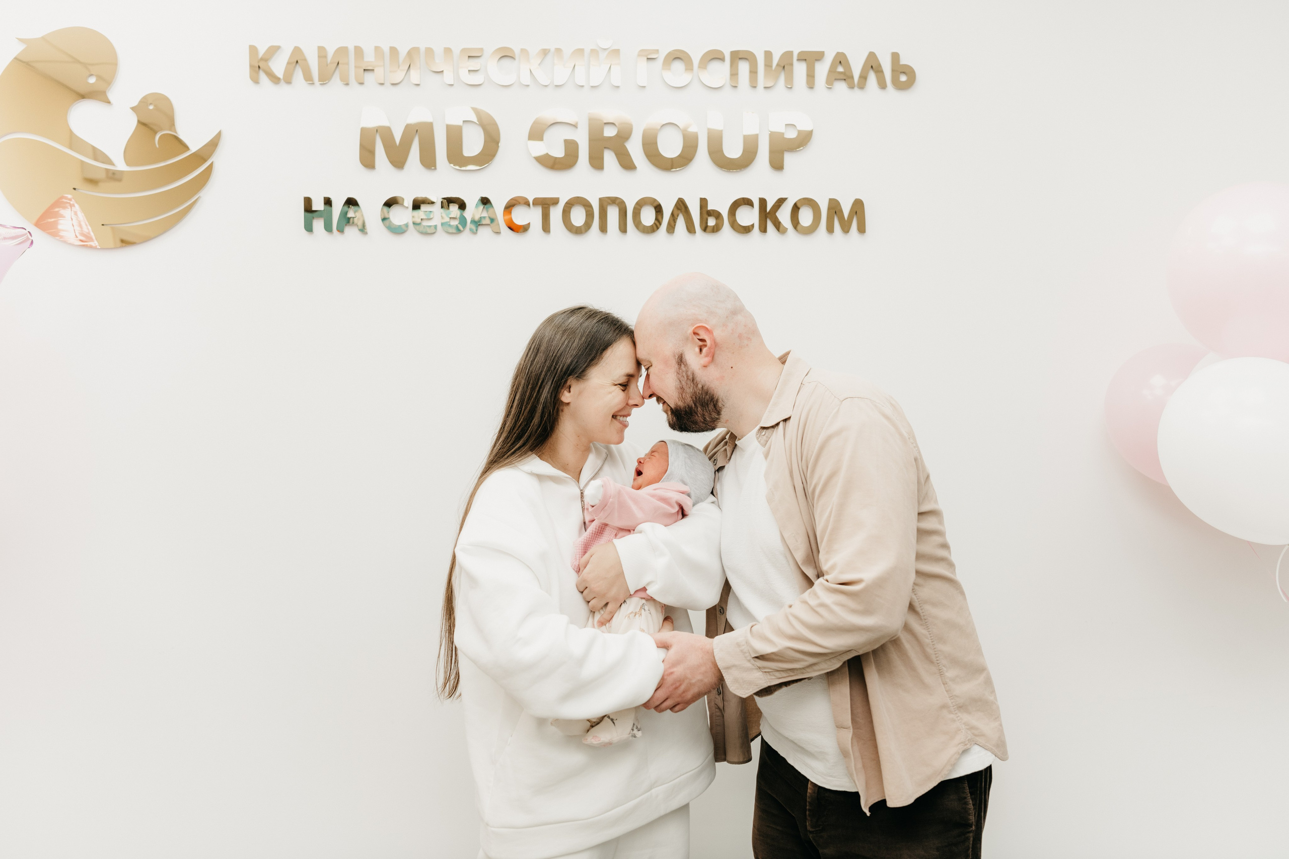Выписка малышки. Мать и дитя на Севастопольском. Фотограф на выписку из роддома в Москве и МО