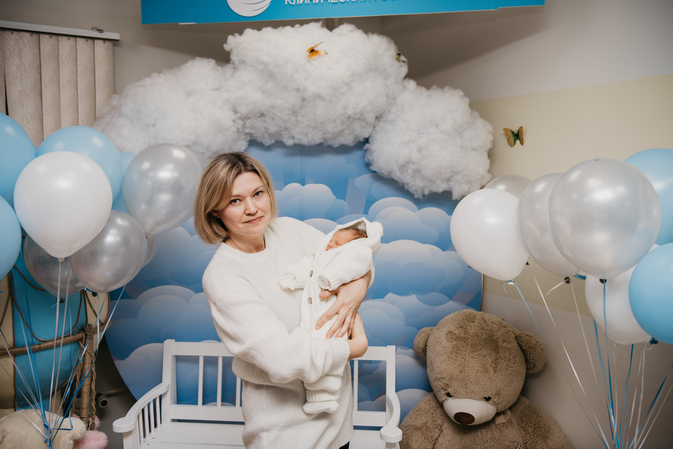 Выписка малыша. Мать и дитя на Севастопольском. Фотограф на выписку из роддома в Москве и МО