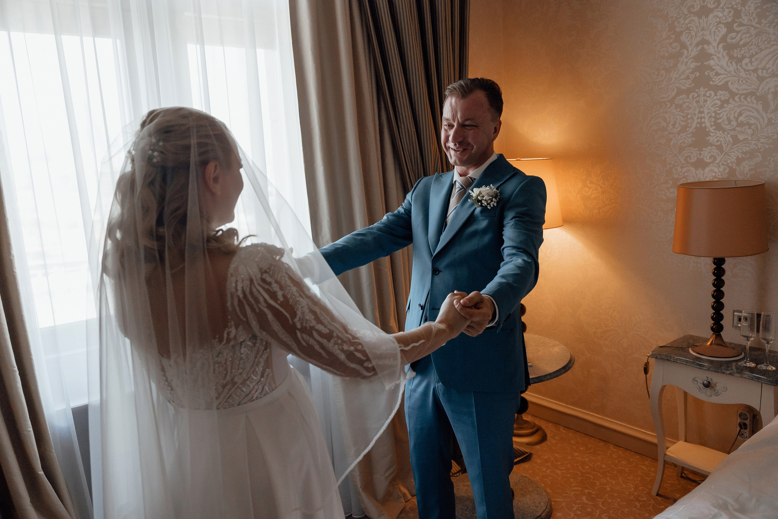 Свадебная фотосессия в Radisson Collection Hotel Moscow. Свадебный фотограф в Москве Дарья Олендарёва