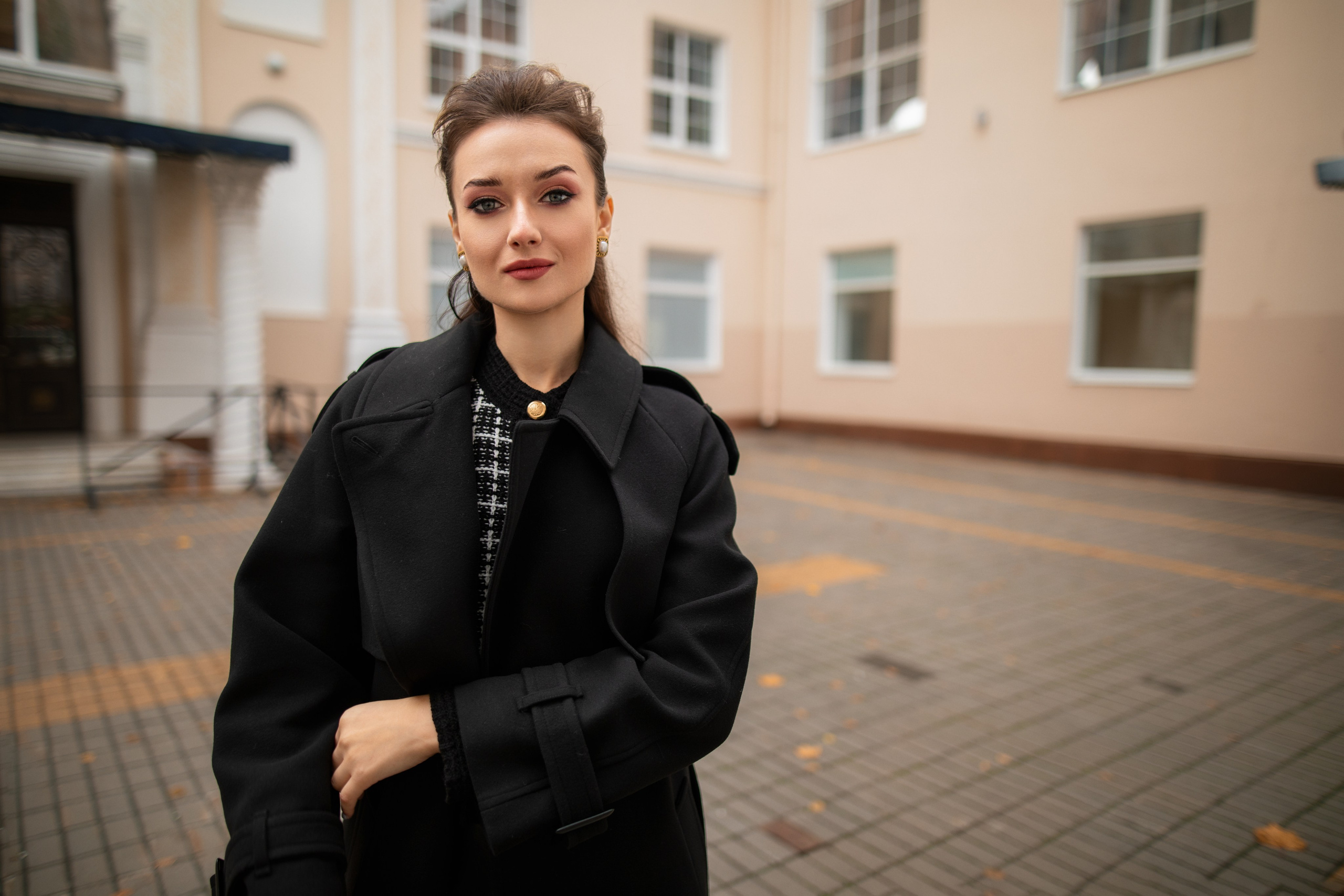 Студийный фотосет с Анастасией в минимальном интерьере в формате для «себя»