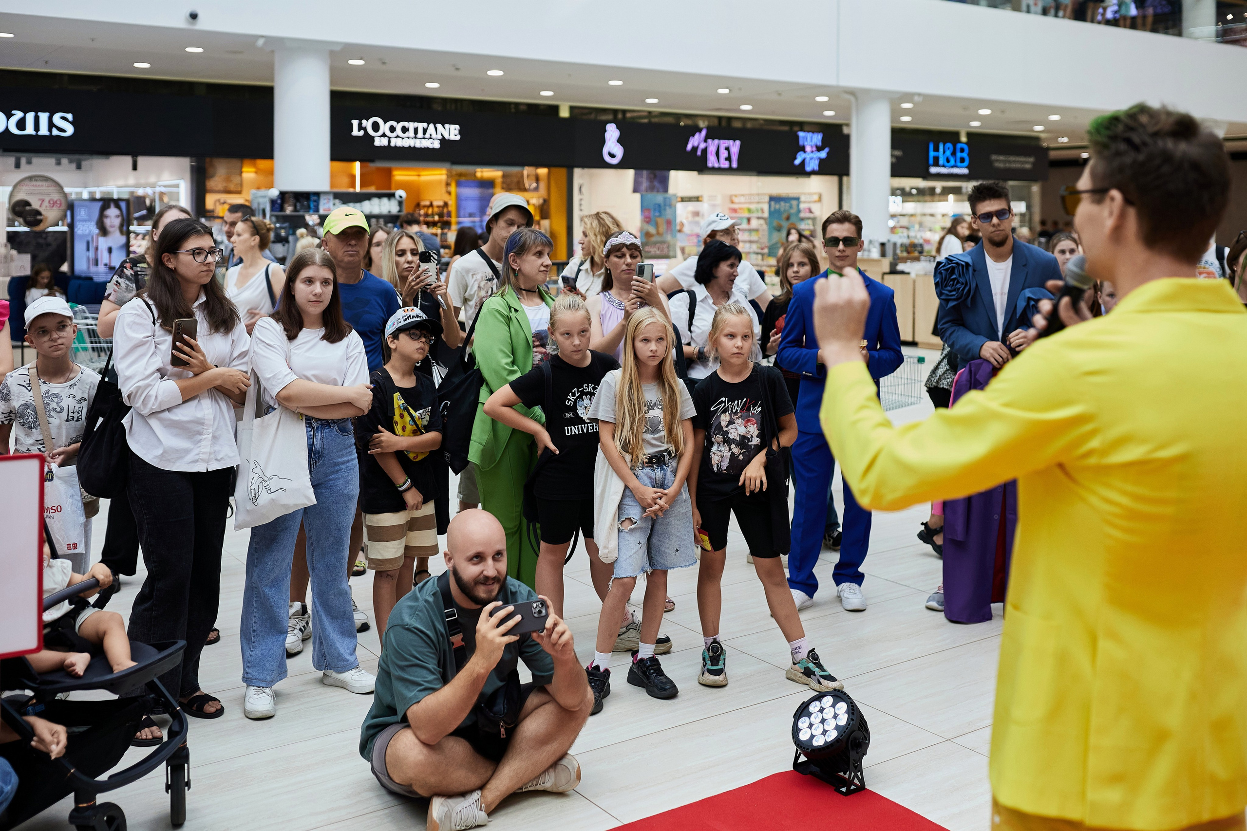 5 элемент-ЯРКИЕ ПОКУПАЮТ ЗДЕСЬ. Репортажный фотограф в Минске. Алексей Матюшков