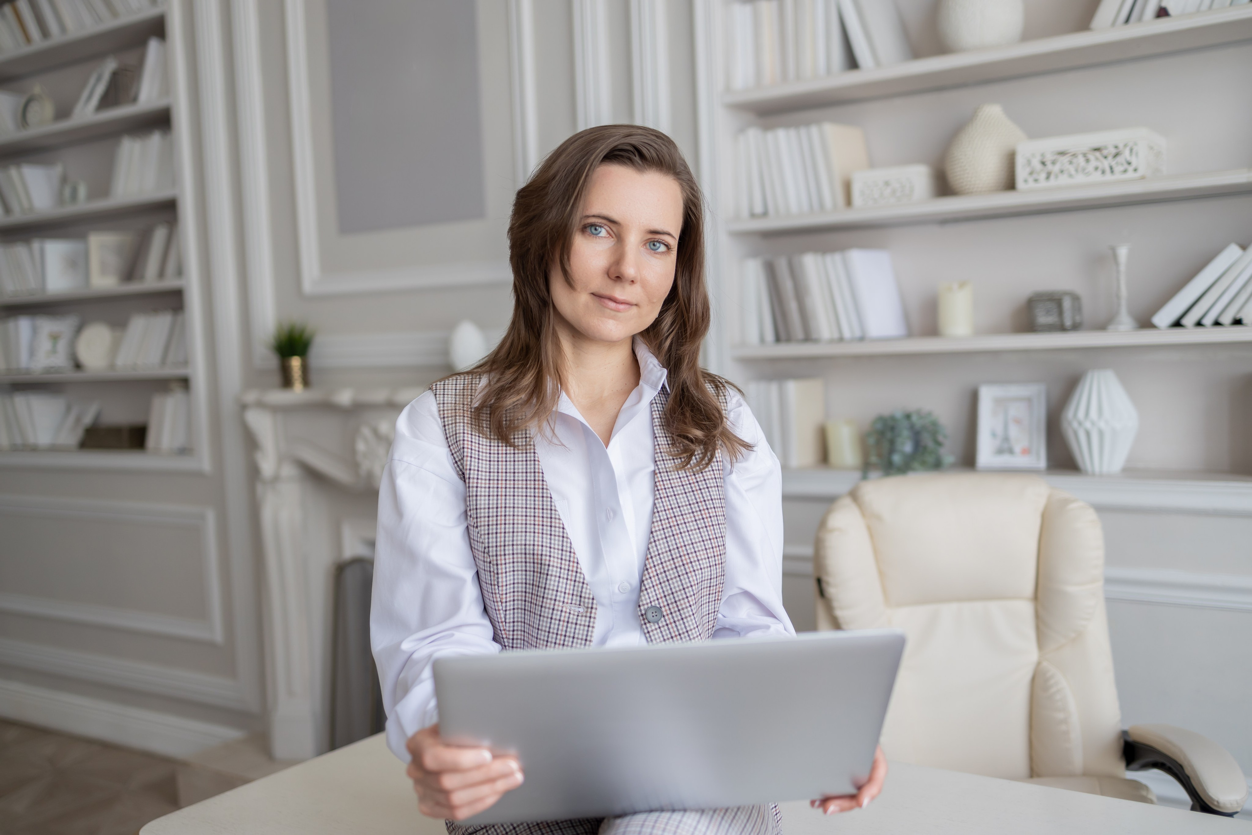 Фотосессия в стиле бизнес. Модель Ирина. Репортажный, семейный и студийный фотограф в Москве Демин Алексей
