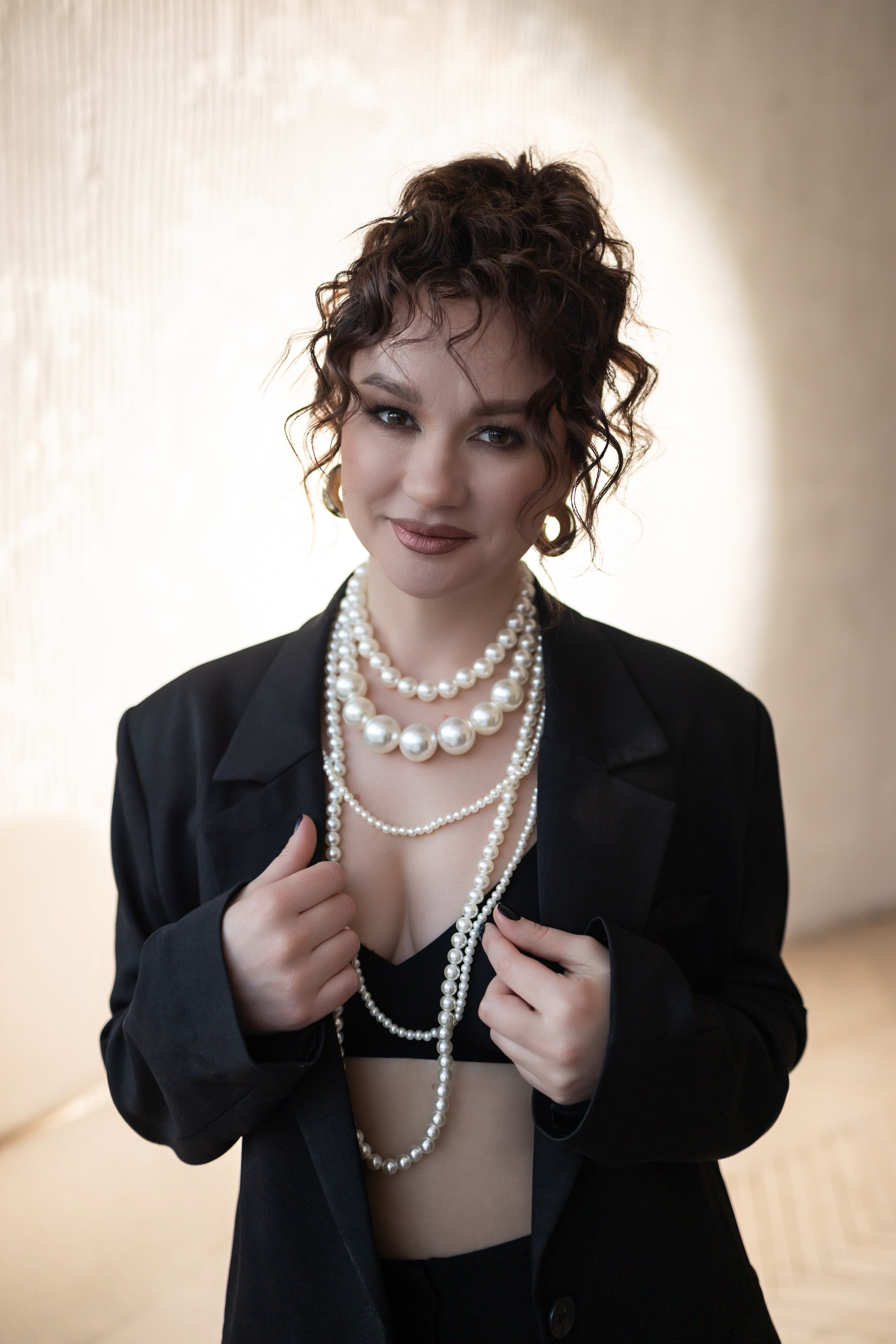 Ольга в фотостудии. Фотограф свадебный, репортажный, индивидуальный, фото для маркетплейсов, брендов, автосалонов