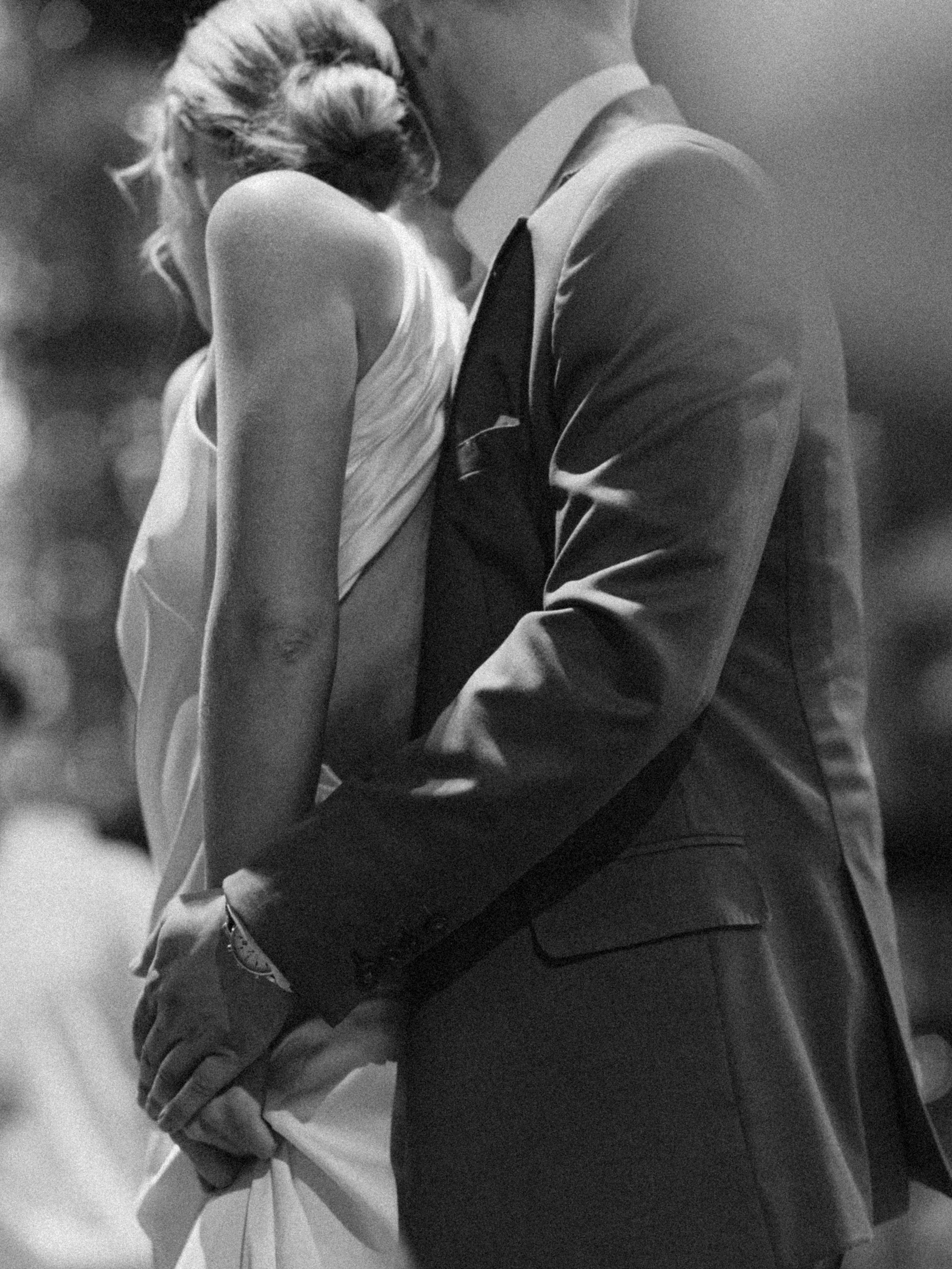 И даже птицы им пели песни. Свадебный фотограф Наташа Алешина